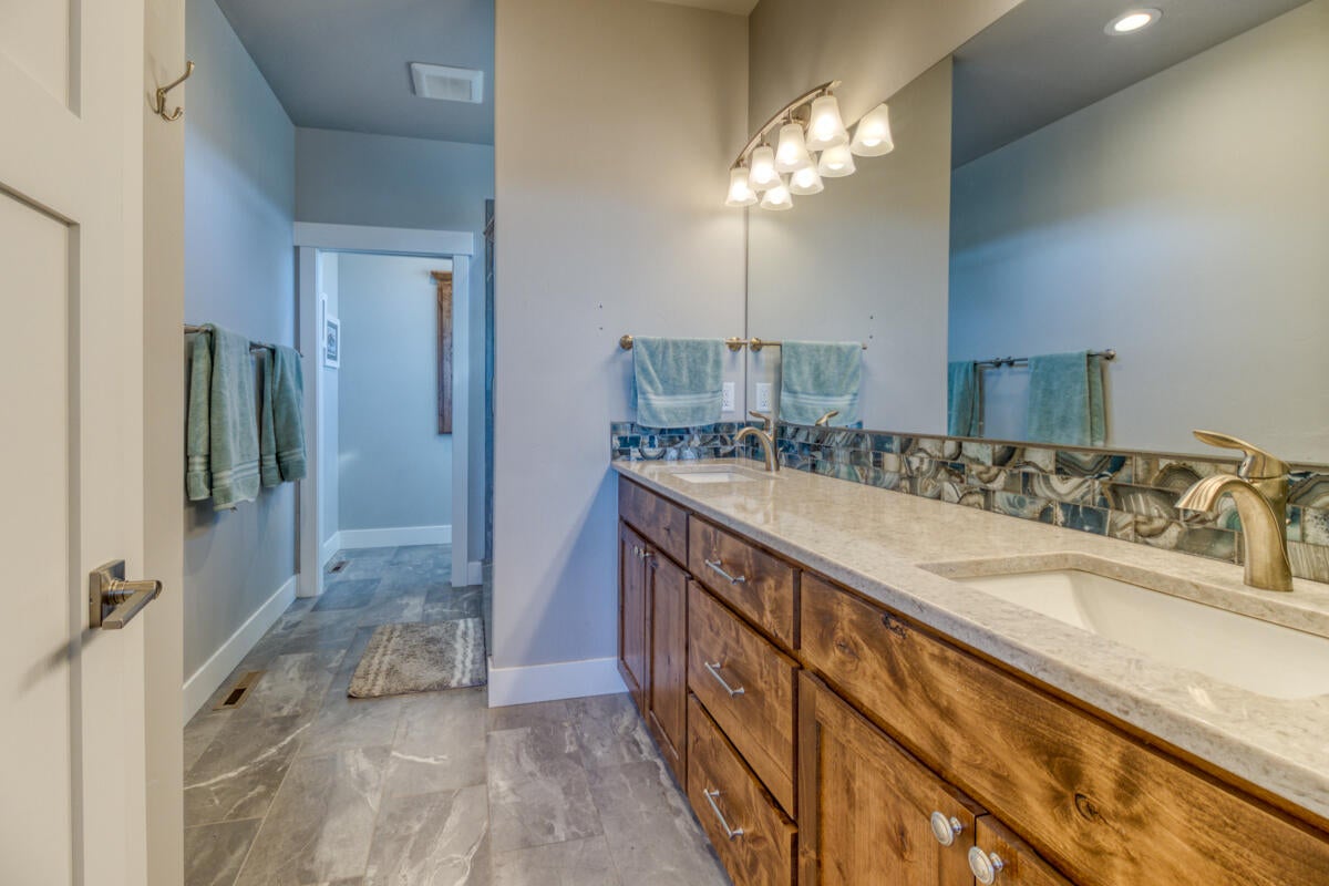 Powell Butte, Oregon, 97753, United States, 4 Bedrooms Bedrooms, ,3 BathroomsBathrooms,Residential,Active,1908146