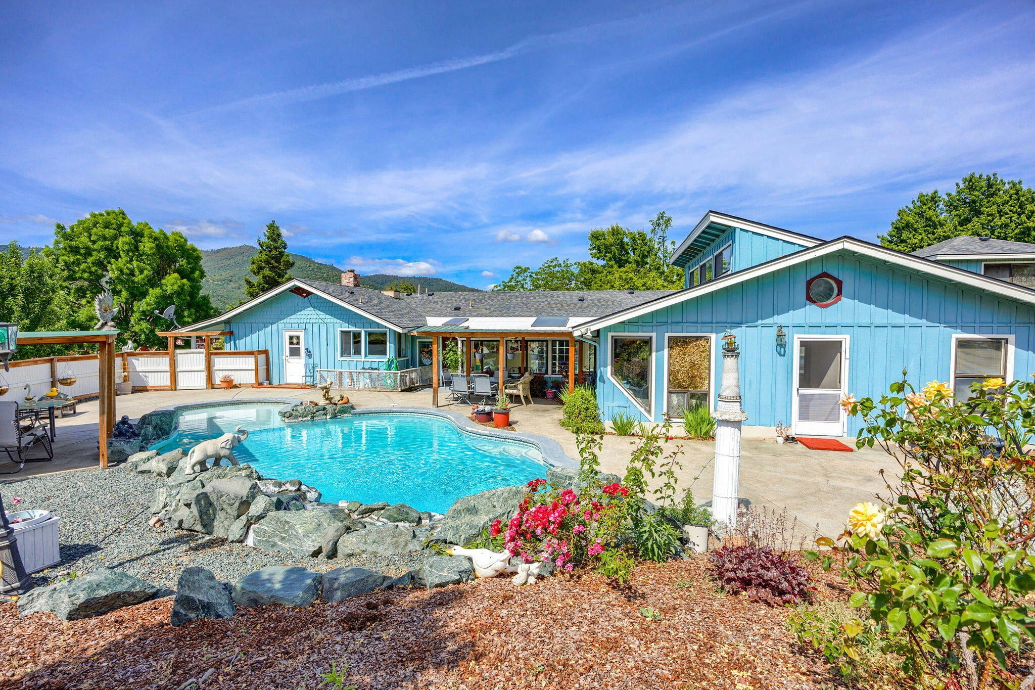 Ashland, Oregon, 97520, United States, 4 Bedrooms Bedrooms, ,4 BathroomsBathrooms,Residential,Active,1741601