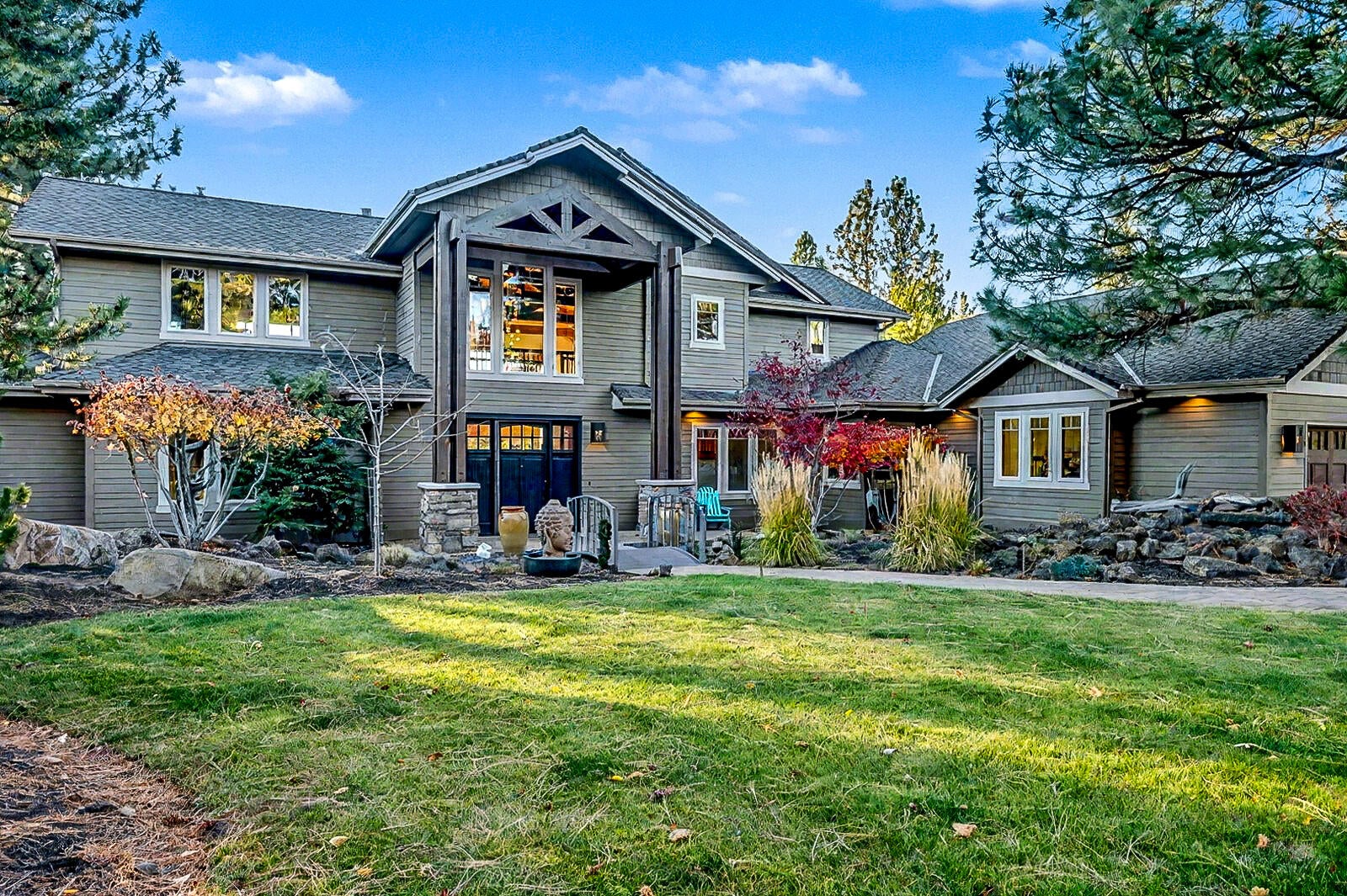 Bend, Oregon, 97703, United States, 4 Bedrooms Bedrooms, ,4 BathroomsBathrooms,Residential,Active,1990602