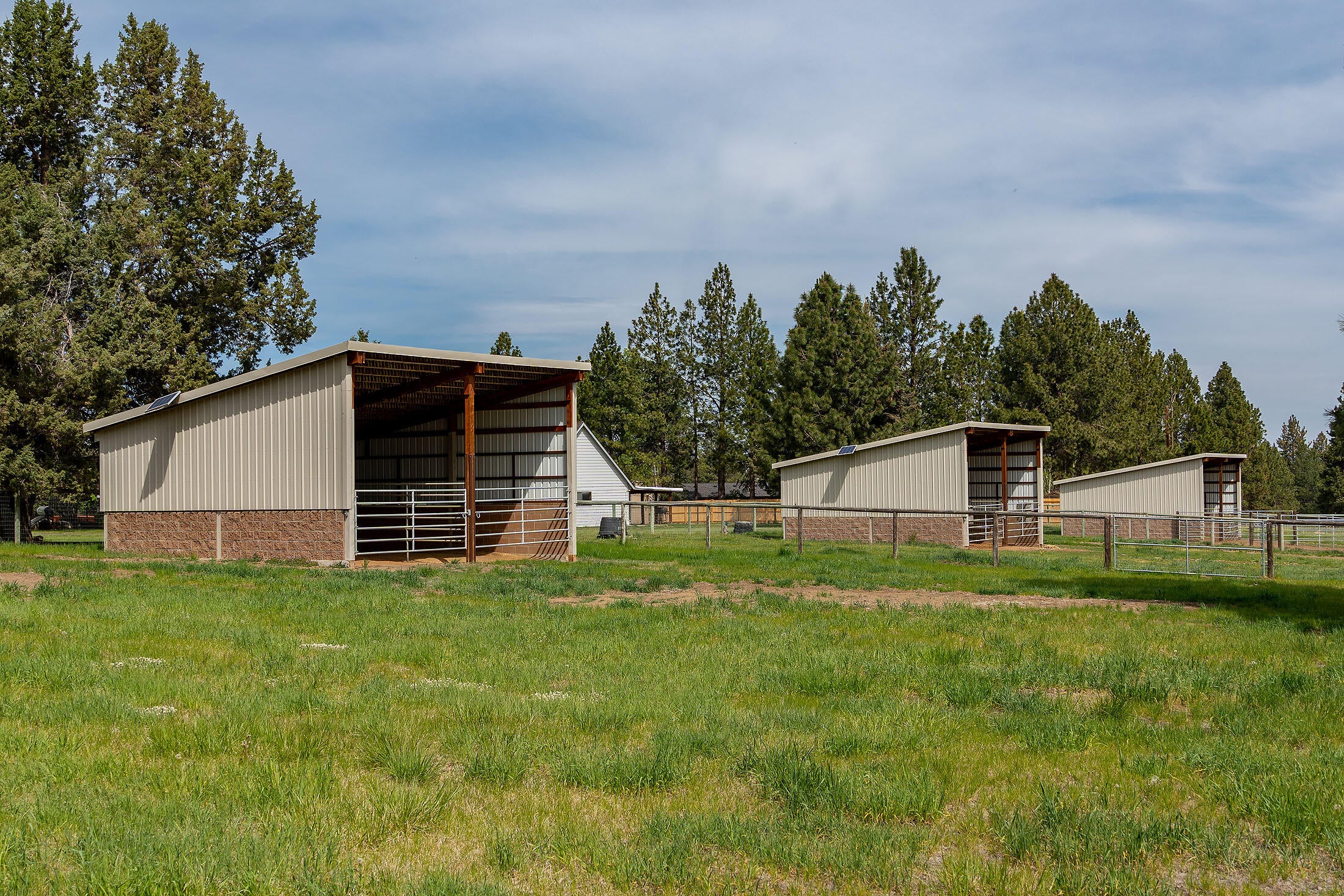 Bend, Oregon, 97702, United States, 3 Bedrooms Bedrooms, ,3 BathroomsBathrooms,Residential,Active,1952444