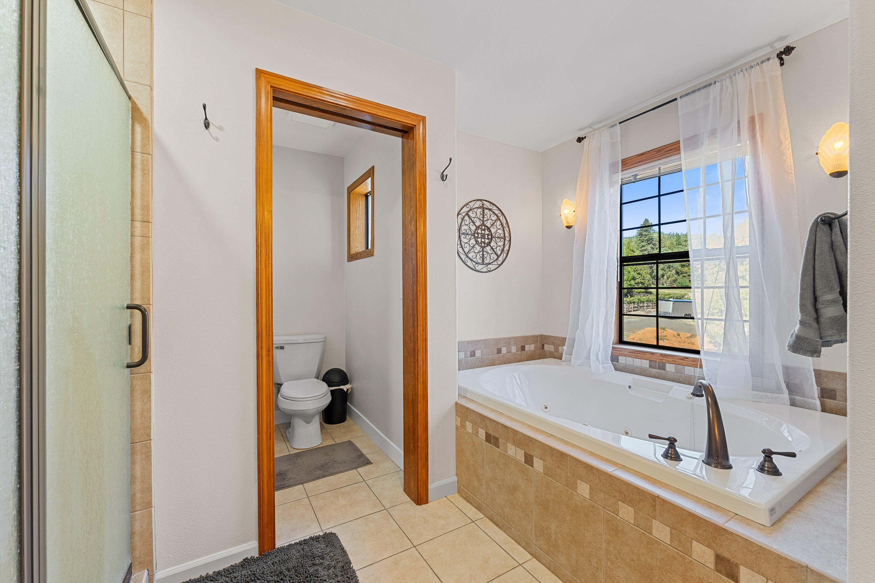 Central Point, Oregon, 97502, United States, 4 Bedrooms Bedrooms, ,3 BathroomsBathrooms,Residential,Active,1959928