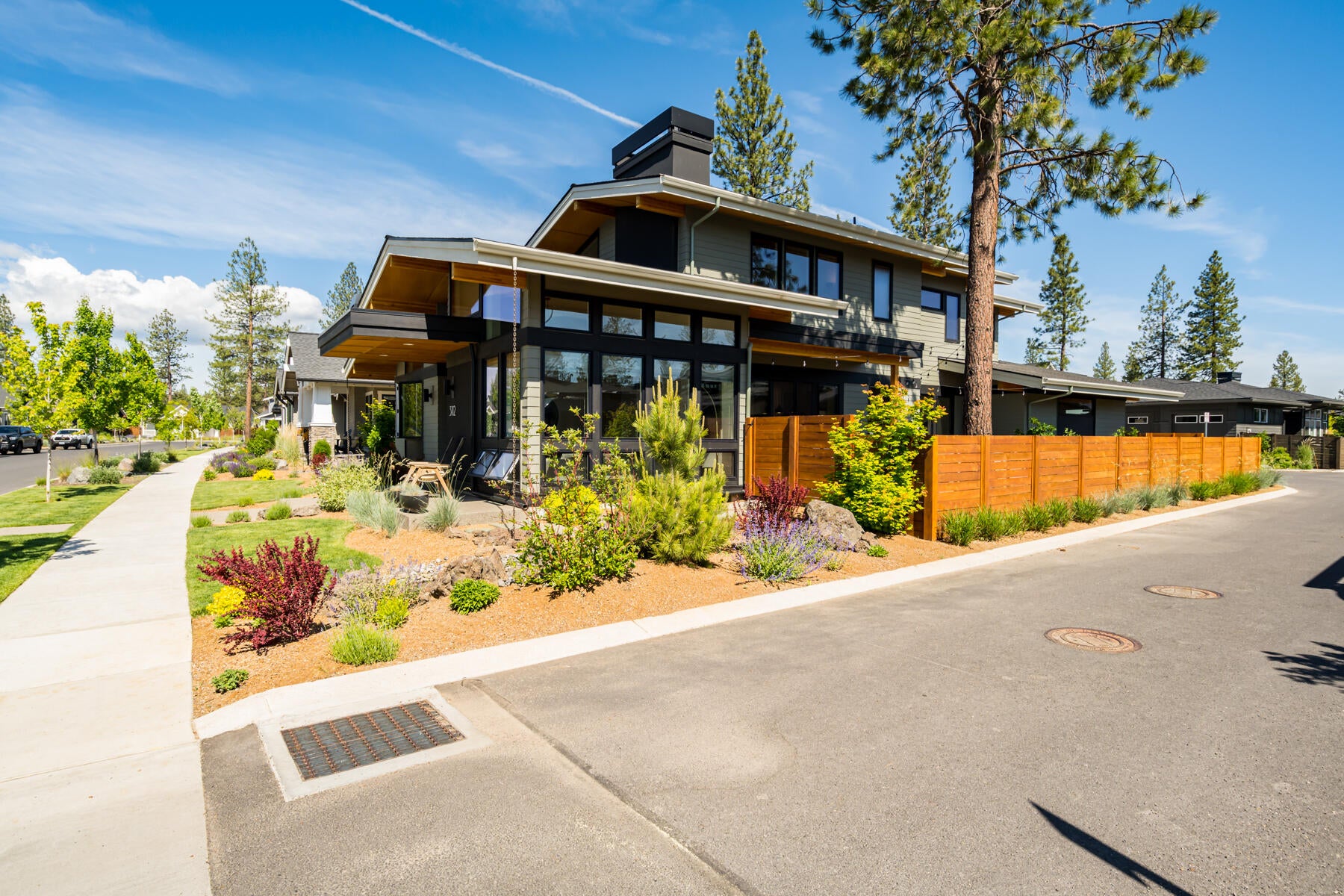 Bend, Oregon, 97703, United States, 3 Bedrooms Bedrooms, ,3 BathroomsBathrooms,Residential,Active,2008310