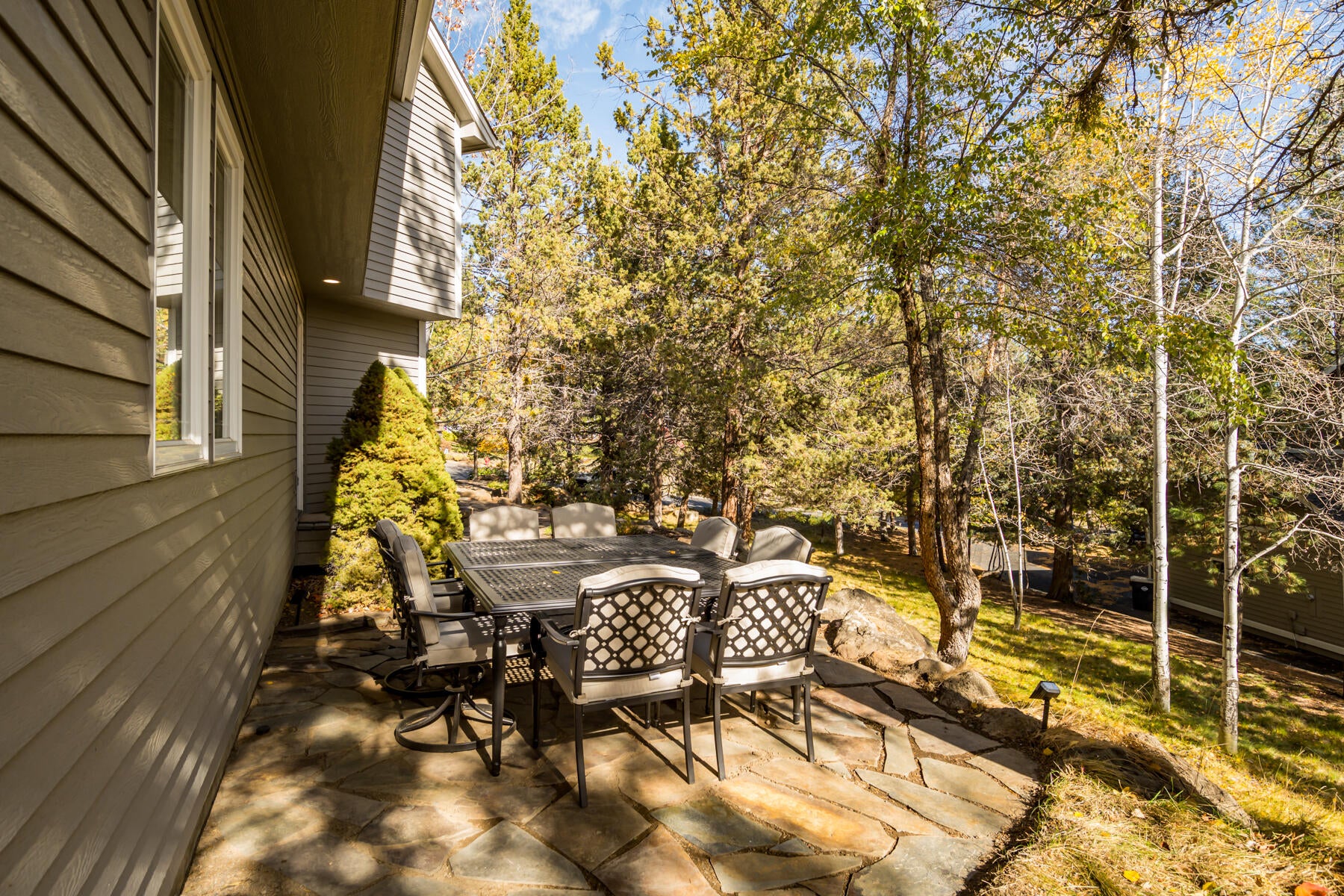 Bend, Oregon, 97703, United States, 5 Bedrooms Bedrooms, ,3 BathroomsBathrooms,Residential,Active,1972188