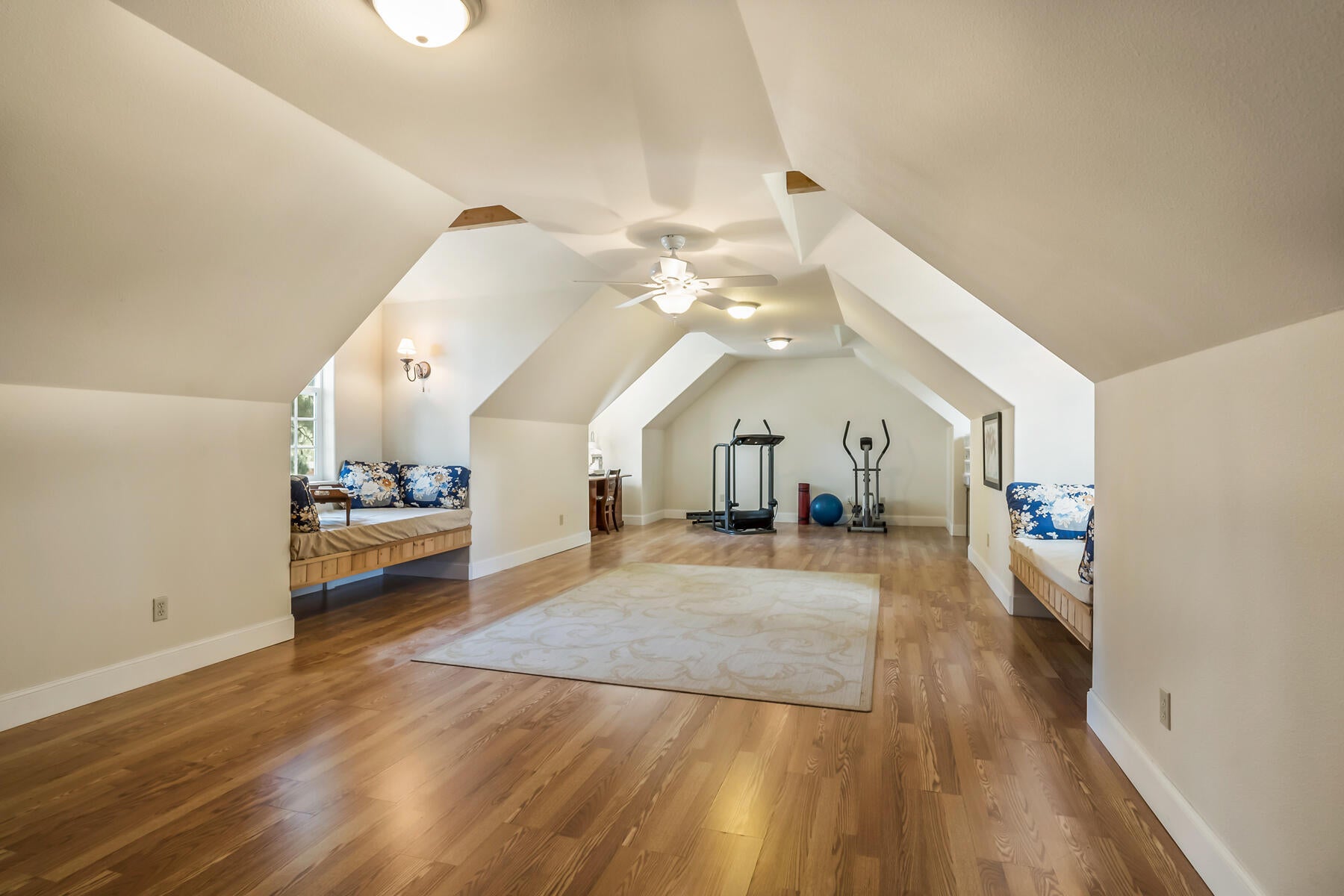 Bend, Oregon, 97707, United States, 5 Bedrooms Bedrooms, ,5 BathroomsBathrooms,Residential,Active,2044562