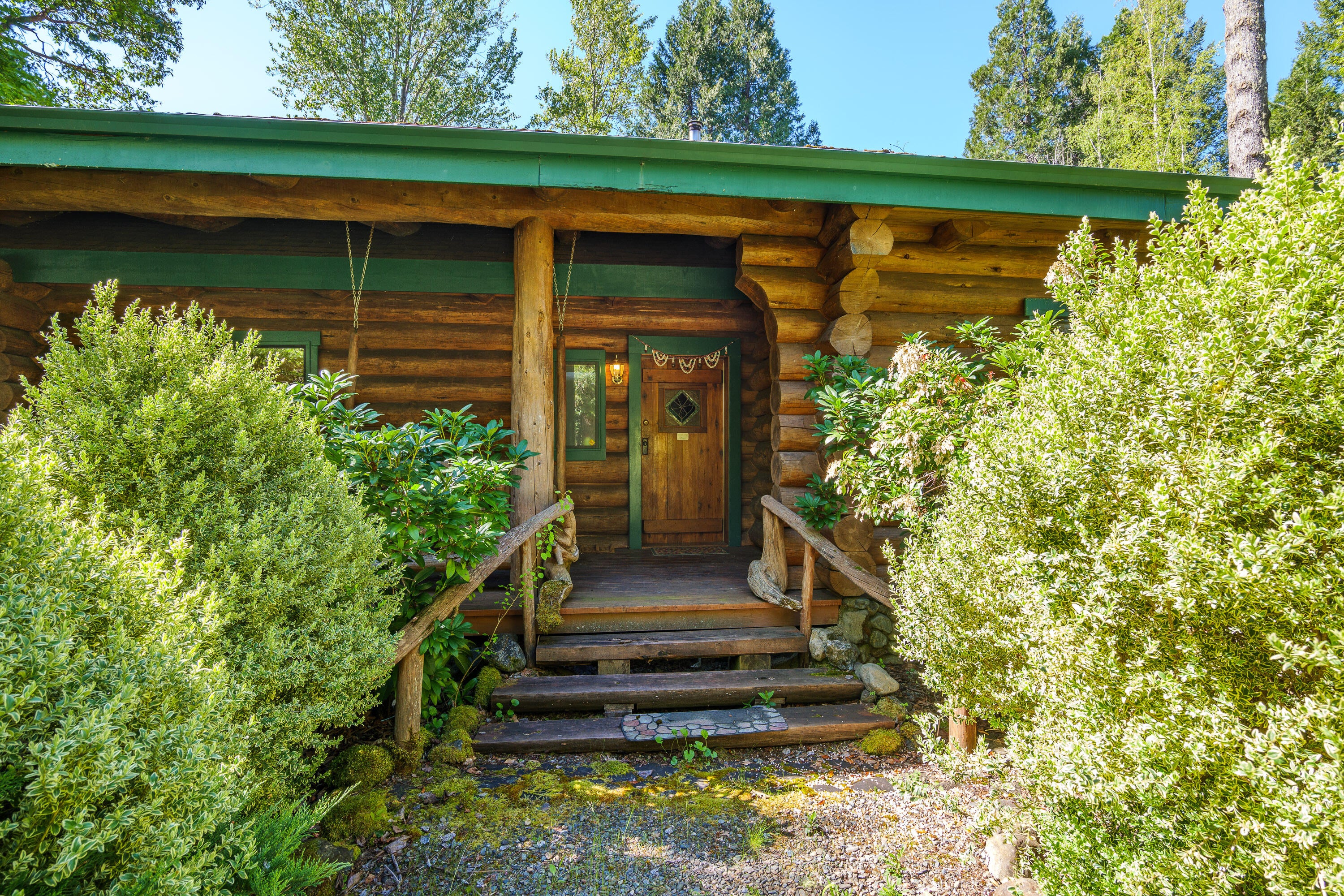 Selma, Oregon, 97538, United States, 5 Bedrooms Bedrooms, ,5 BathroomsBathrooms,Residential,Active,1902945