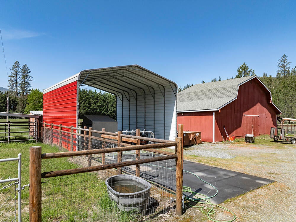 Grants Pass, Oregon, 97527, United States, 4 Bedrooms Bedrooms, ,5 BathroomsBathrooms,Residential,Active,1927646