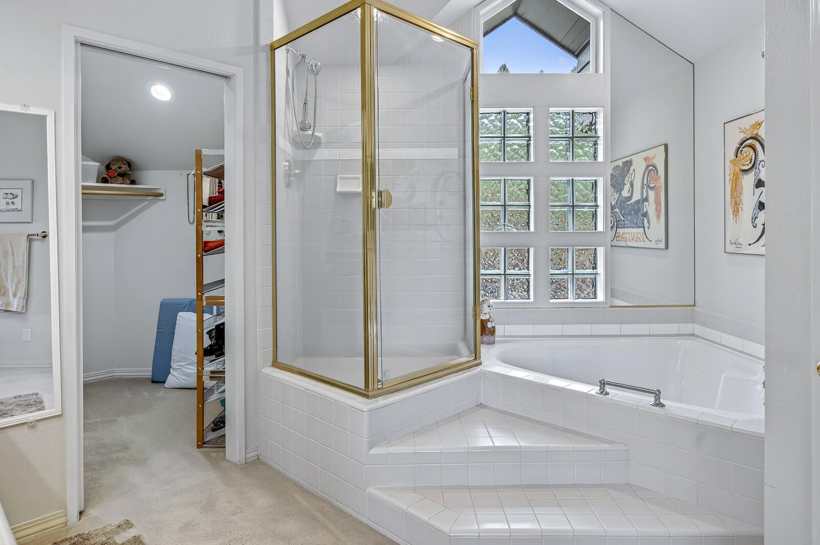 Bend, Oregon, 97702, United States, 4 Bedrooms Bedrooms, ,5 BathroomsBathrooms,Residential,Active,2007101