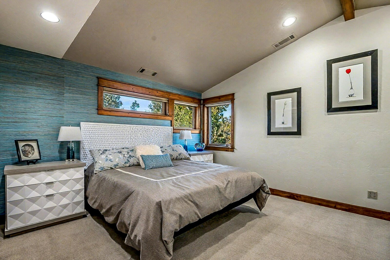 Bend, Oregon, 97703, United States, 4 Bedrooms Bedrooms, ,4 BathroomsBathrooms,Residential,Active,1990602