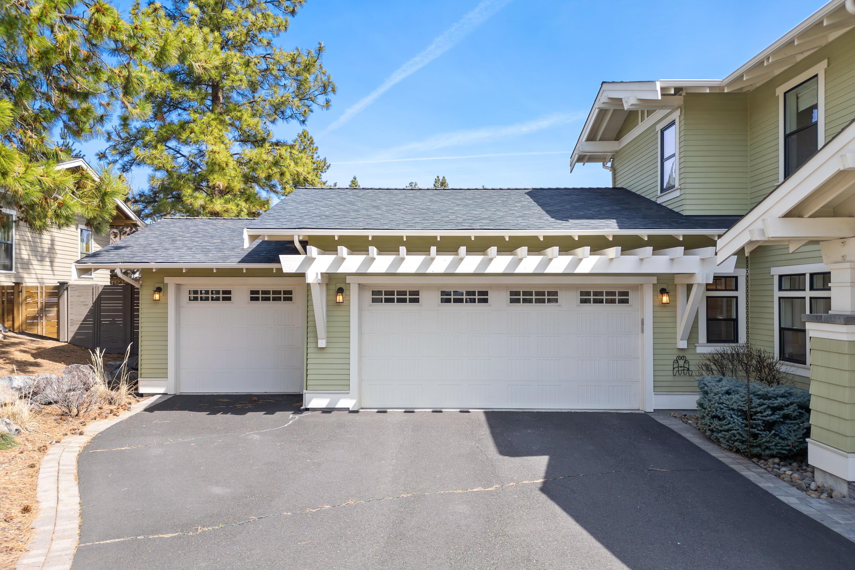 Bend, Oregon, 97703, United States, 4 Bedrooms Bedrooms, ,3 BathroomsBathrooms,Residential,Active,1764459