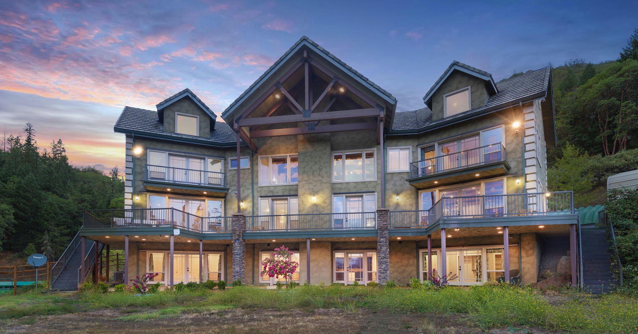 Grants Pass, Oregon, 97527, United States, ,6 BathroomsBathrooms,Residential,Active,1748769