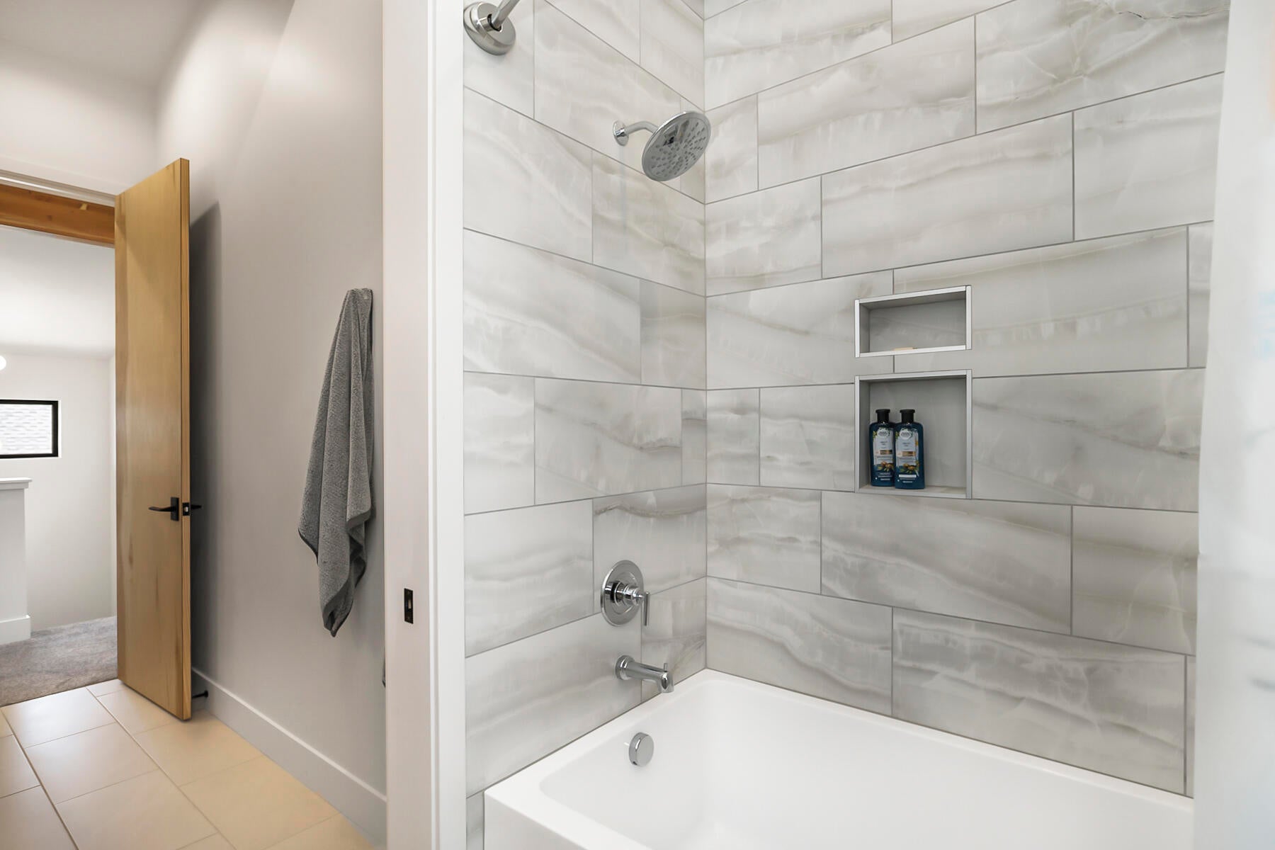 Bend, Oregon, 97703, United States, 3 Bedrooms Bedrooms, ,3 BathroomsBathrooms,Residential,Active,2008310