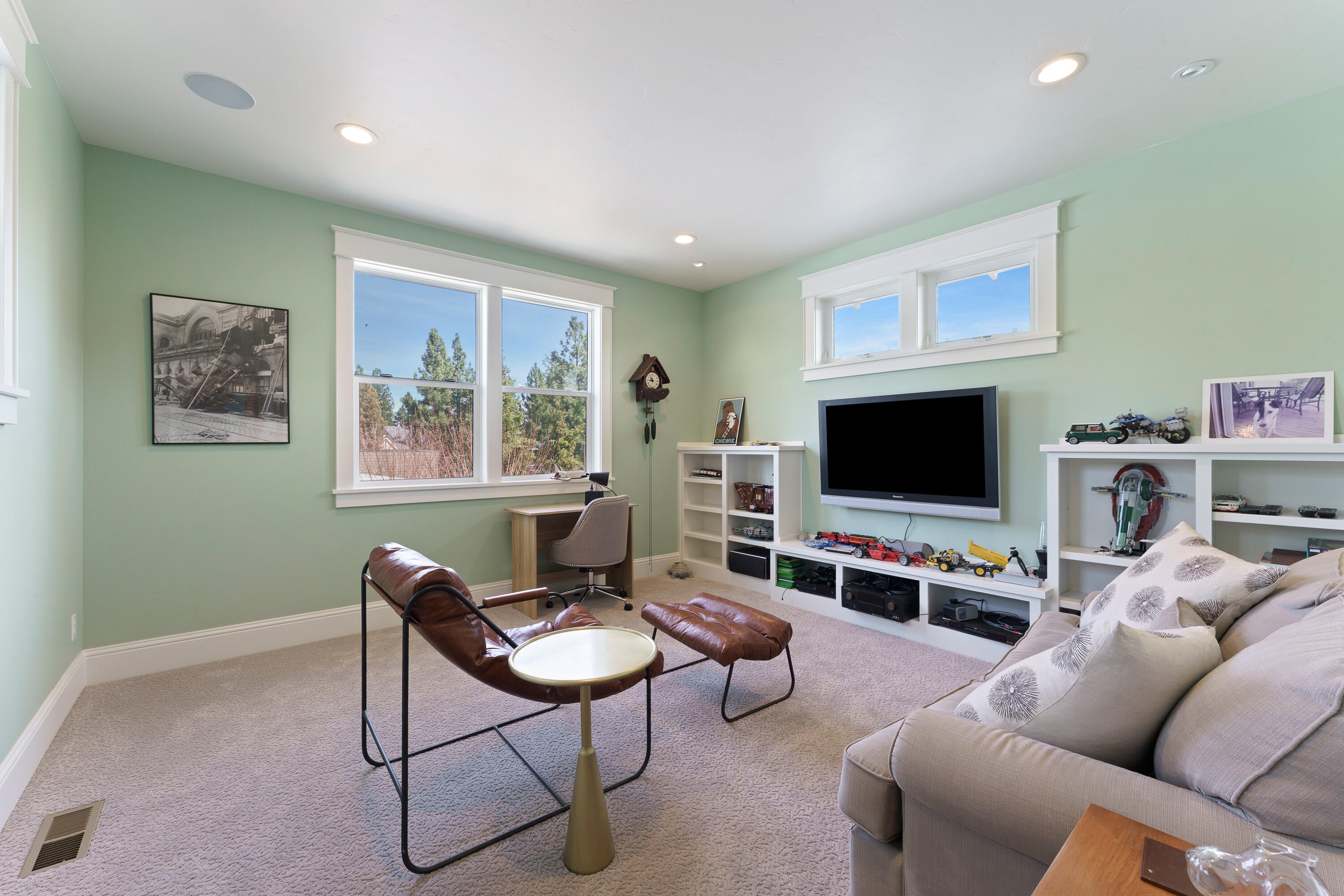 Bend, Oregon, 97703, United States, 4 Bedrooms Bedrooms, ,3 BathroomsBathrooms,Residential,Active,1764459
