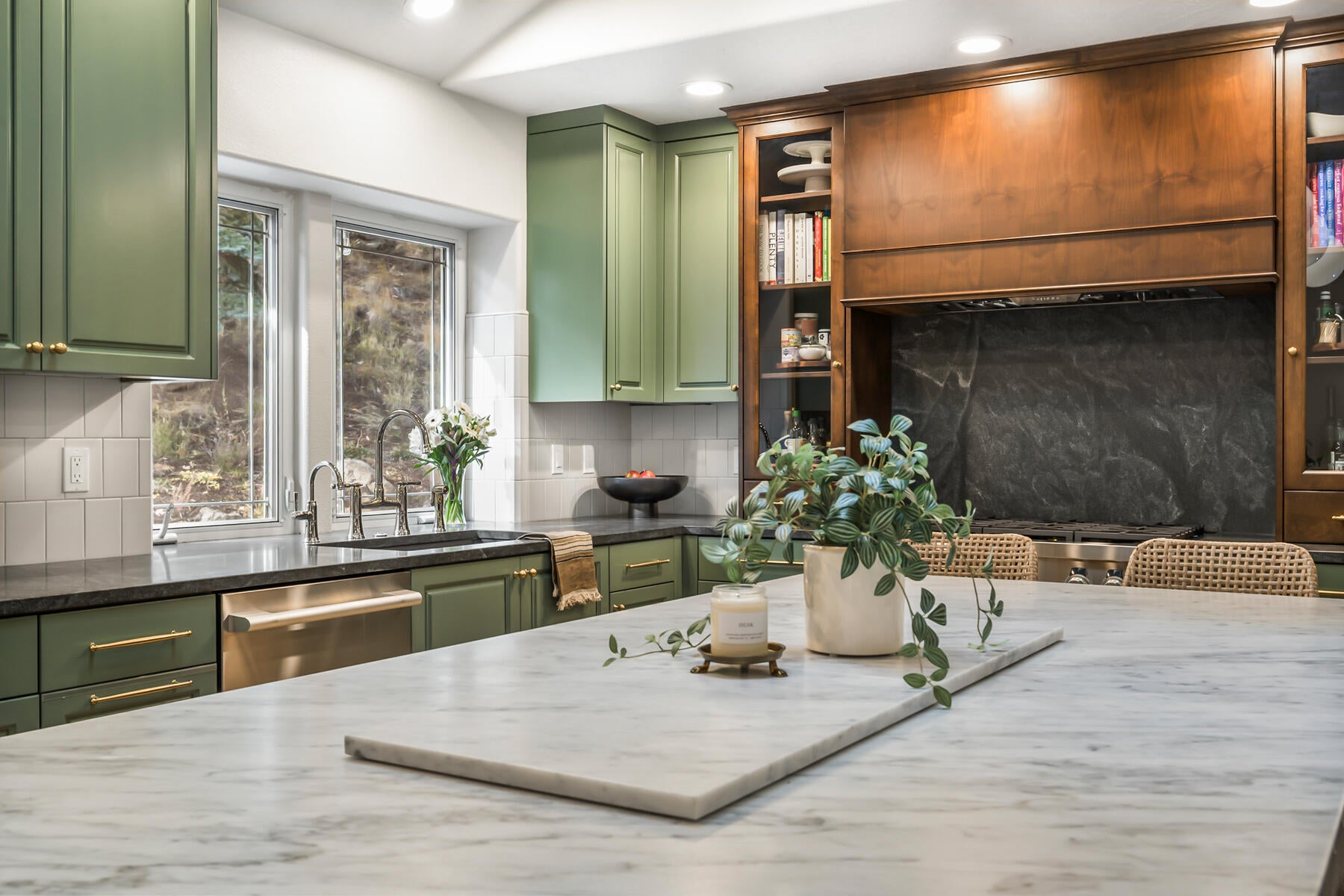 Bend, Oregon, 97703, United States, 5 Bedrooms Bedrooms, ,3 BathroomsBathrooms,Residential,Active,1972188