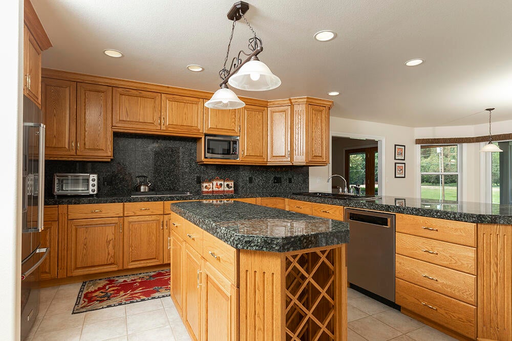 Grants Pass, Oregon, 97527, United States, 4 Bedrooms Bedrooms, ,5 BathroomsBathrooms,Residential,Active,1927646