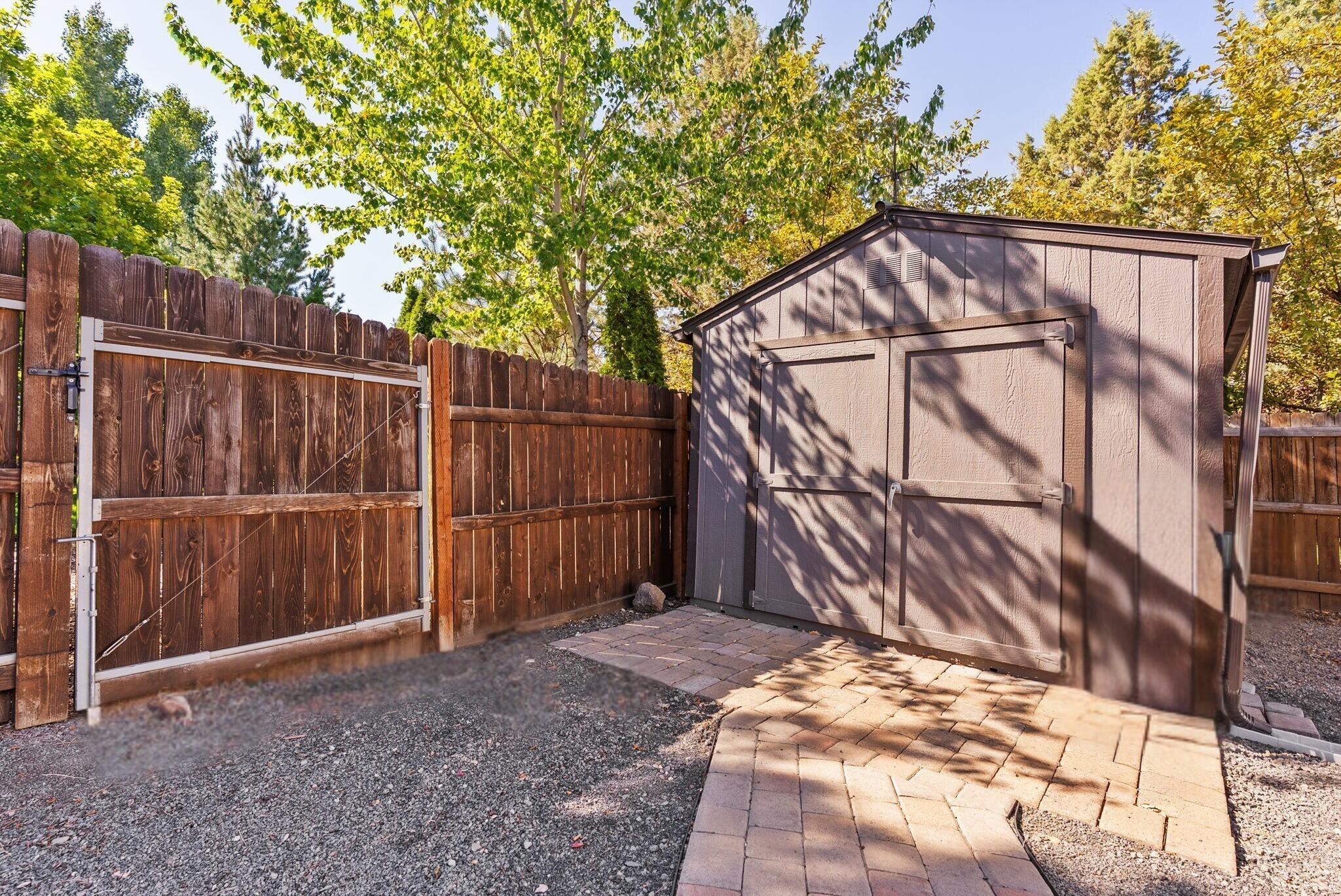 Bend, Oregon, 97702, United States, 3 Bedrooms Bedrooms, ,4 BathroomsBathrooms,Residential,Active,1952481