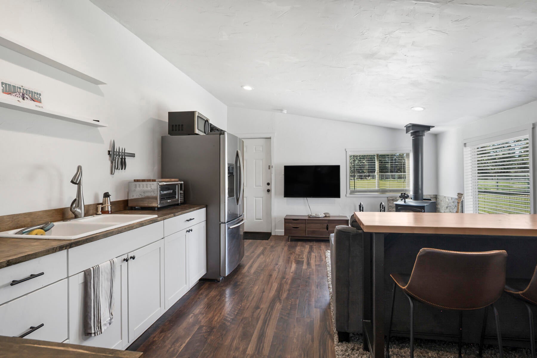 Bend, Oregon, 97703, United States, 4 Bedrooms Bedrooms, ,3 BathroomsBathrooms,Residential,Active,1790219