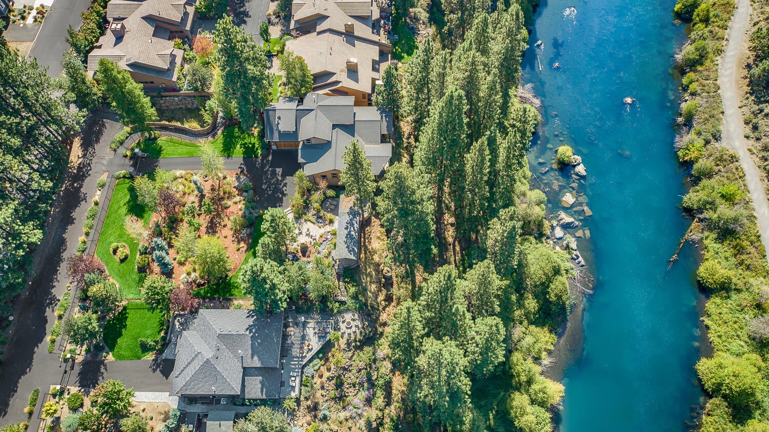 Bend, Oregon, 97703, United States, 3 Bedrooms Bedrooms, ,3 BathroomsBathrooms,Residential,Active,1952278