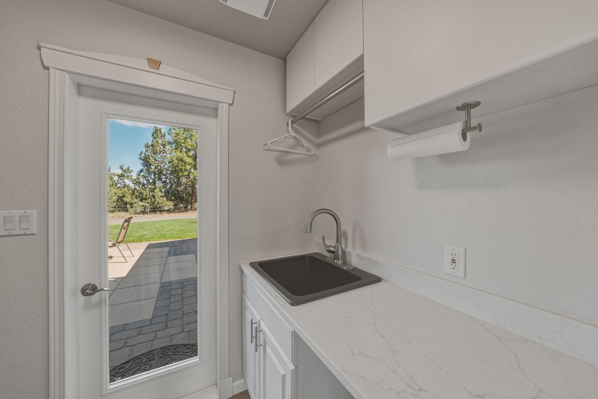 Bend, Oregon, 97702, United States, 3 Bedrooms Bedrooms, ,5 BathroomsBathrooms,Residential,Active,2045021