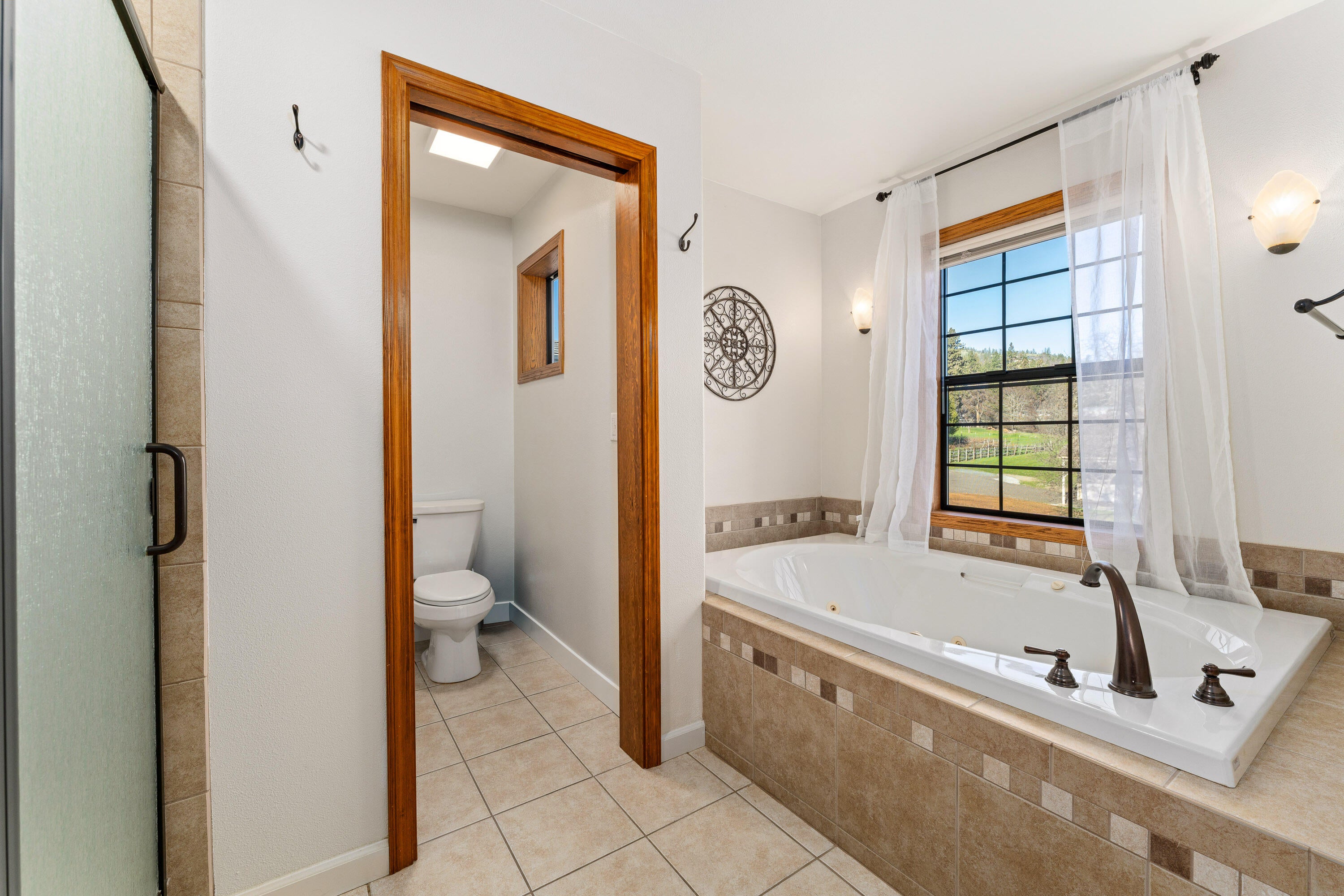 Central Point, Oregon, 97502, United States, 4 Bedrooms Bedrooms, ,3 BathroomsBathrooms,Residential,Active,1959928