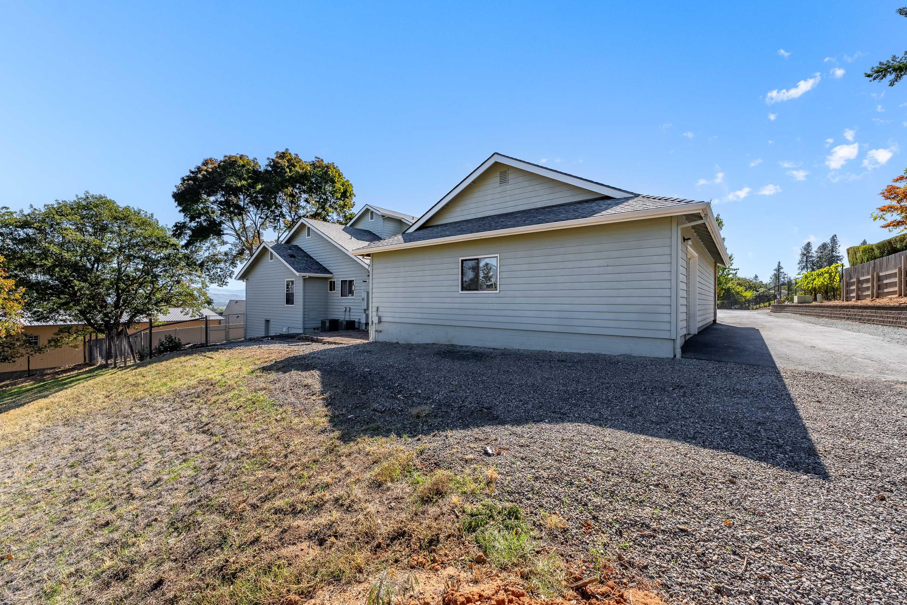 Central Point, Oregon, 97502, United States, 4 Bedrooms Bedrooms, ,3 BathroomsBathrooms,Residential,Active,1959928