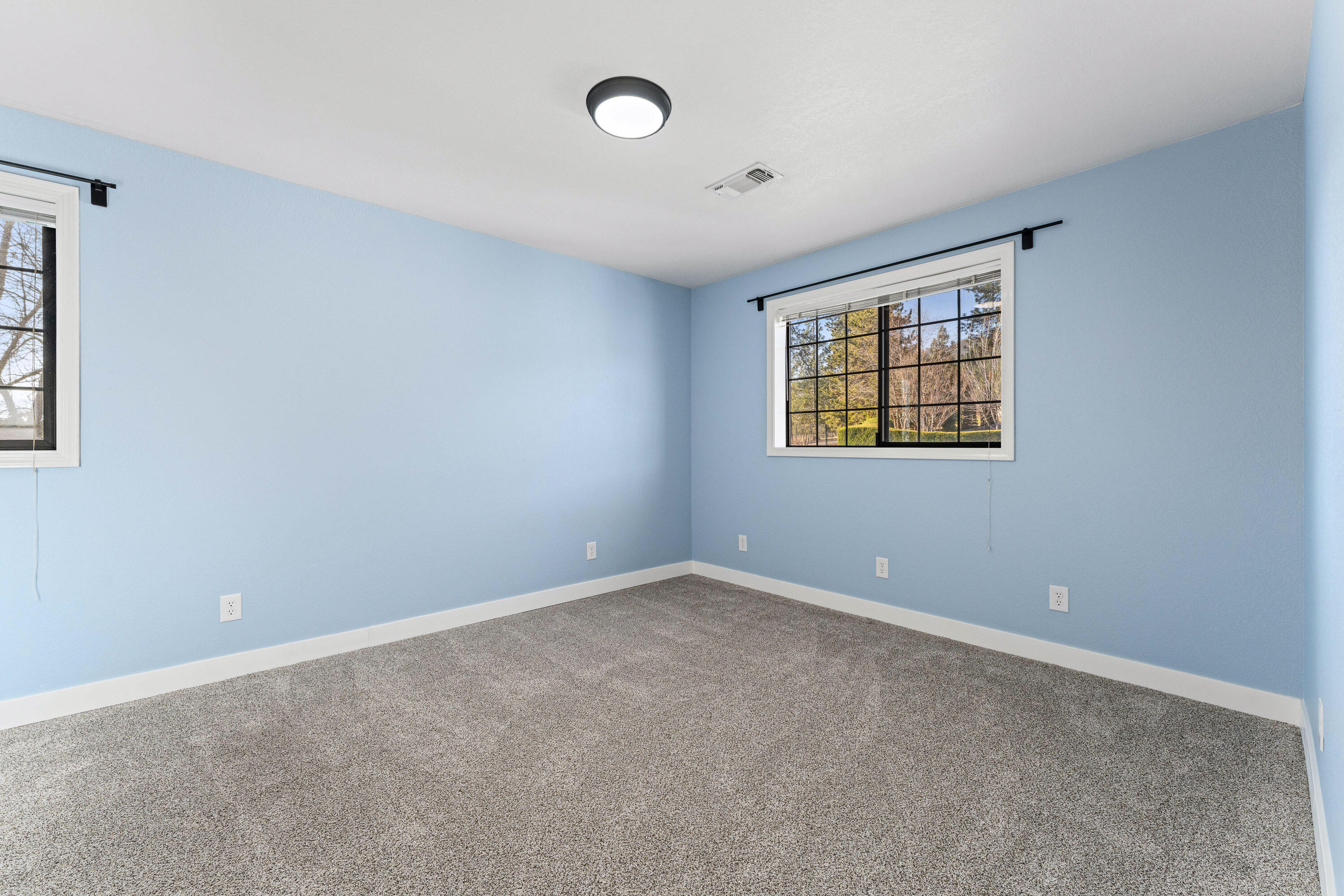 Central Point, Oregon, 97502, United States, 4 Bedrooms Bedrooms, ,3 BathroomsBathrooms,Residential,Active,1959928