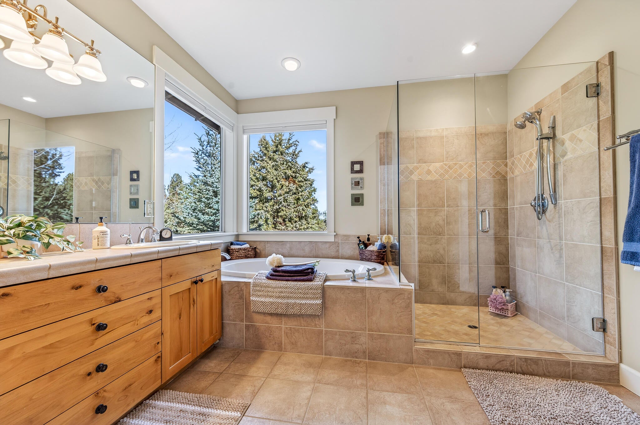 Bend, Oregon, 97703, United States, 3 Bedrooms Bedrooms, ,3 BathroomsBathrooms,Residential,Active,2017476