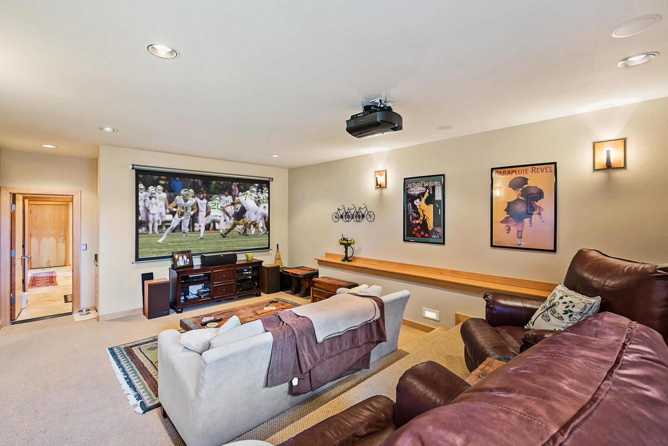 Bend, Oregon, 97702, United States, 3 Bedrooms Bedrooms, ,4 BathroomsBathrooms,Residential,Active,1929788