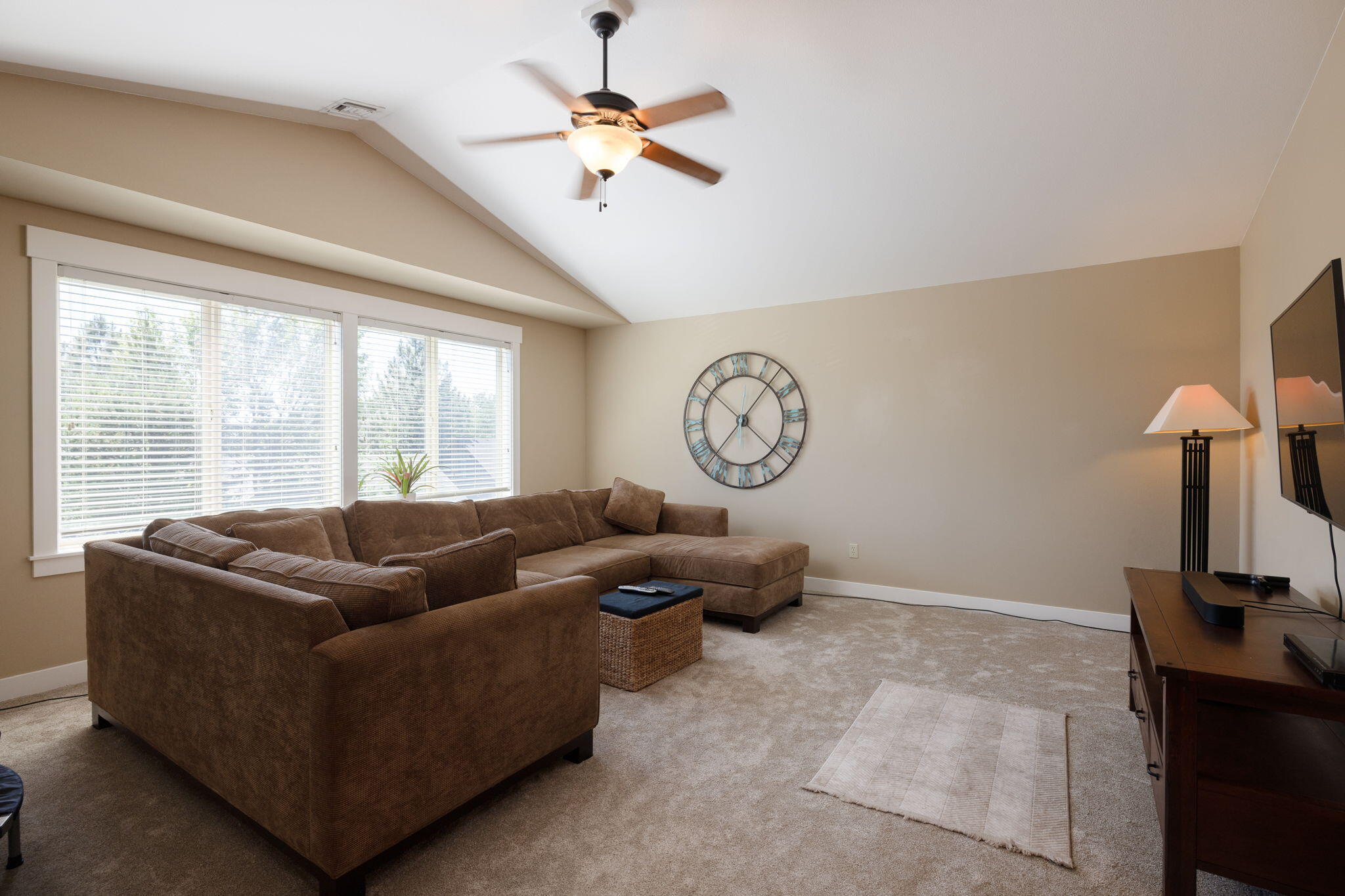 Bend, Oregon, 97702, United States, ,3 BathroomsBathrooms,Residential,Active,1850627
