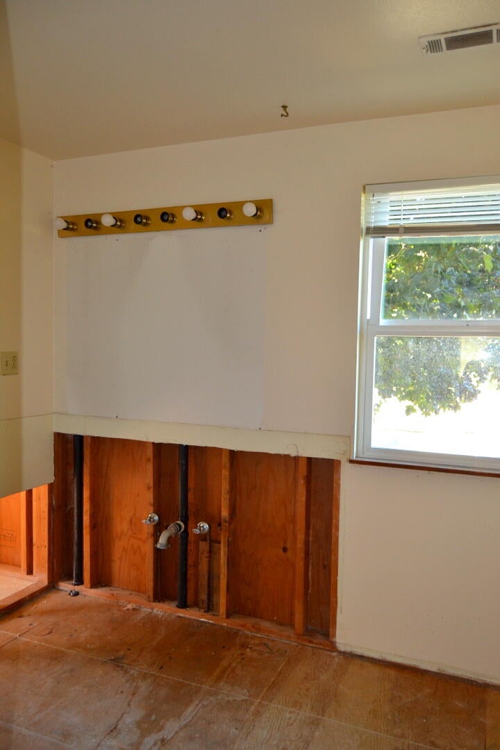 Applegate, Oregon, 97530, United States, 4 Bedrooms Bedrooms, ,3 BathroomsBathrooms,Residential,Active,1963259