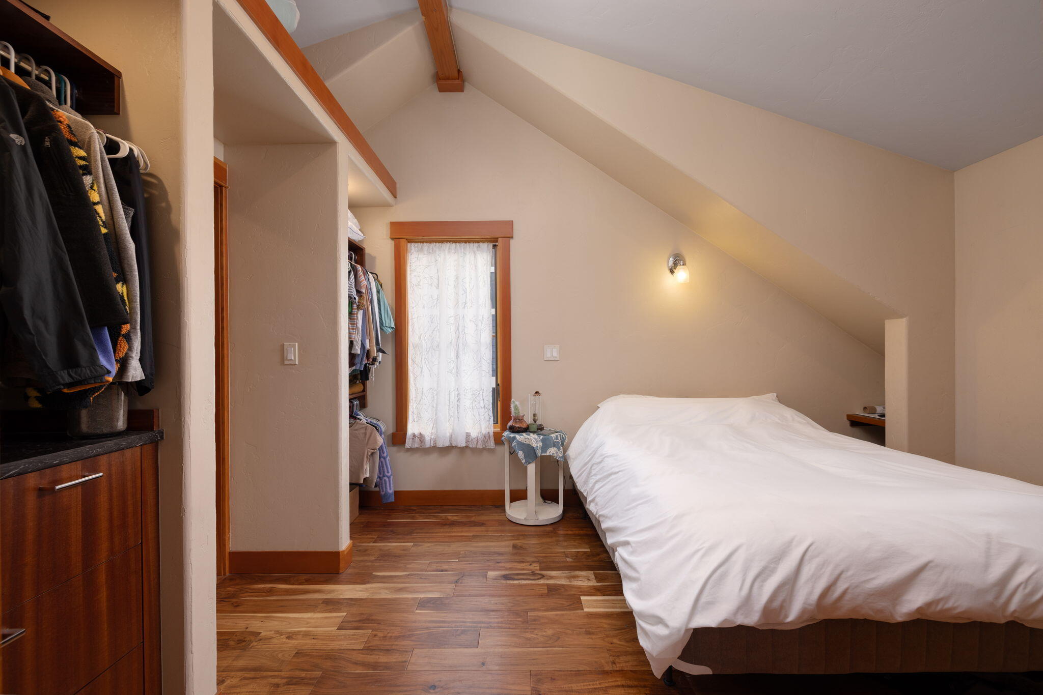 Bend, Oregon, 97703, United States, 4 Bedrooms Bedrooms, ,4 BathroomsBathrooms,Residential,Active,1996273