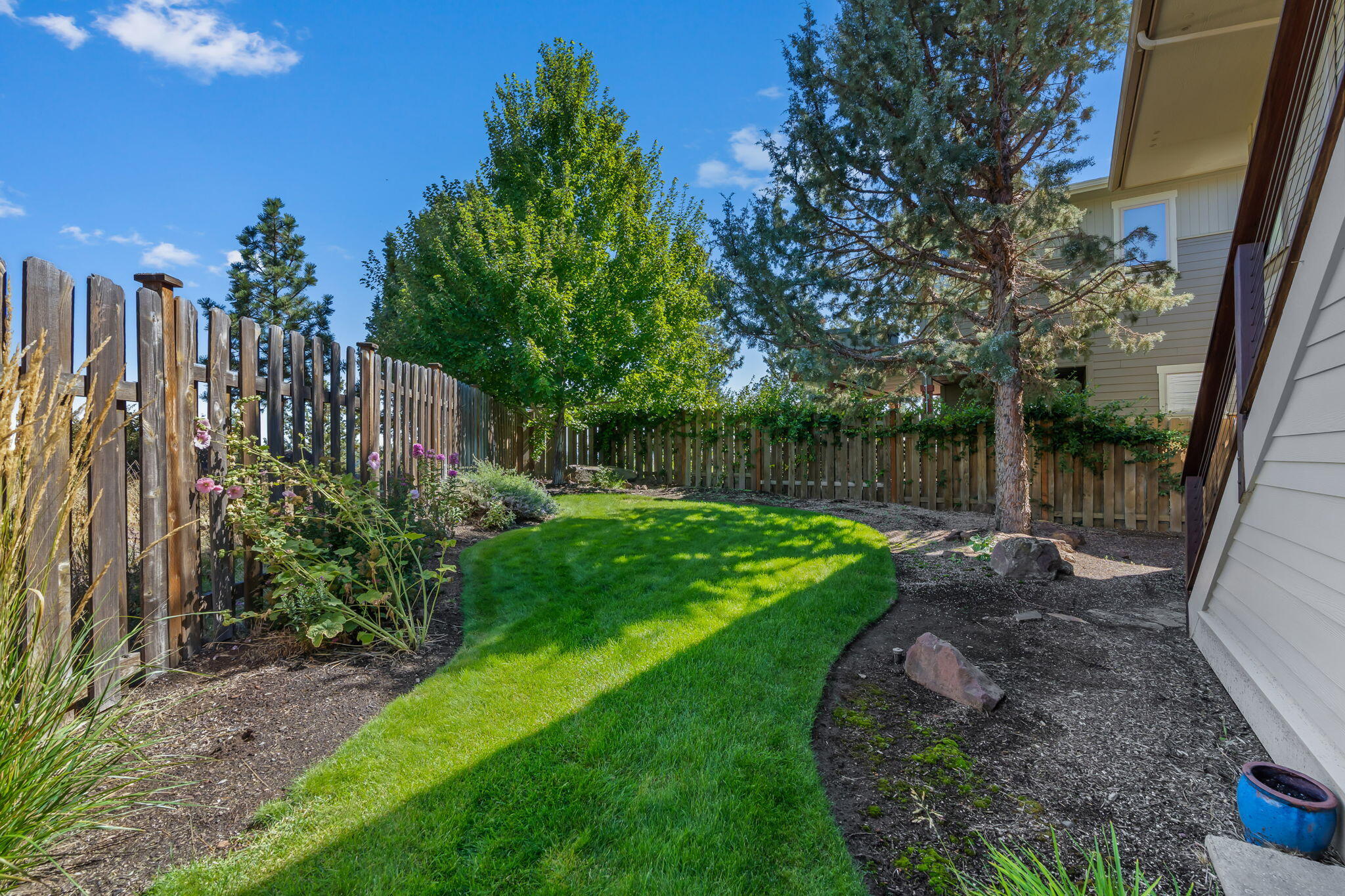 Bend, Oregon, 97702, United States, 3 Bedrooms Bedrooms, ,4 BathroomsBathrooms,Residential,Active,1929788