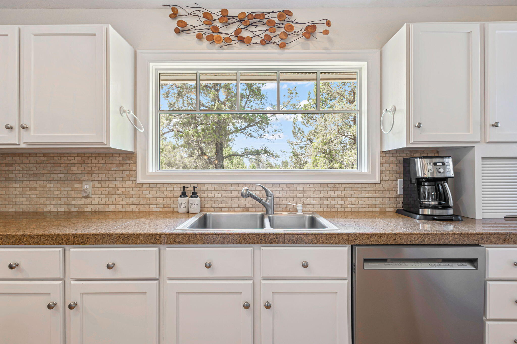 Bend, Oregon, 97702, United States, 4 Bedrooms Bedrooms, ,3 BathroomsBathrooms,Residential,Active,1907972