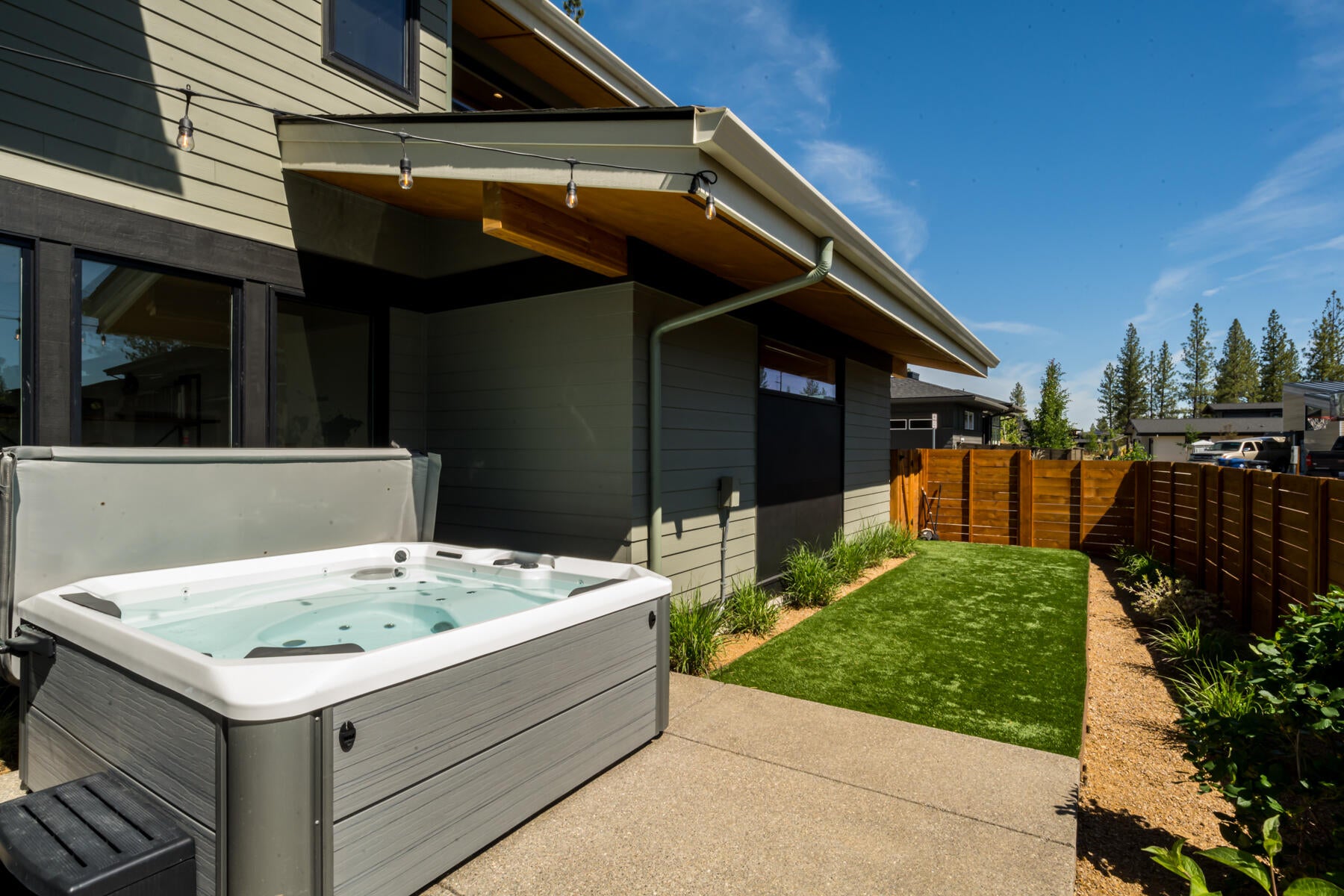 Bend, Oregon, 97703, United States, 3 Bedrooms Bedrooms, ,3 BathroomsBathrooms,Residential,Active,2008310