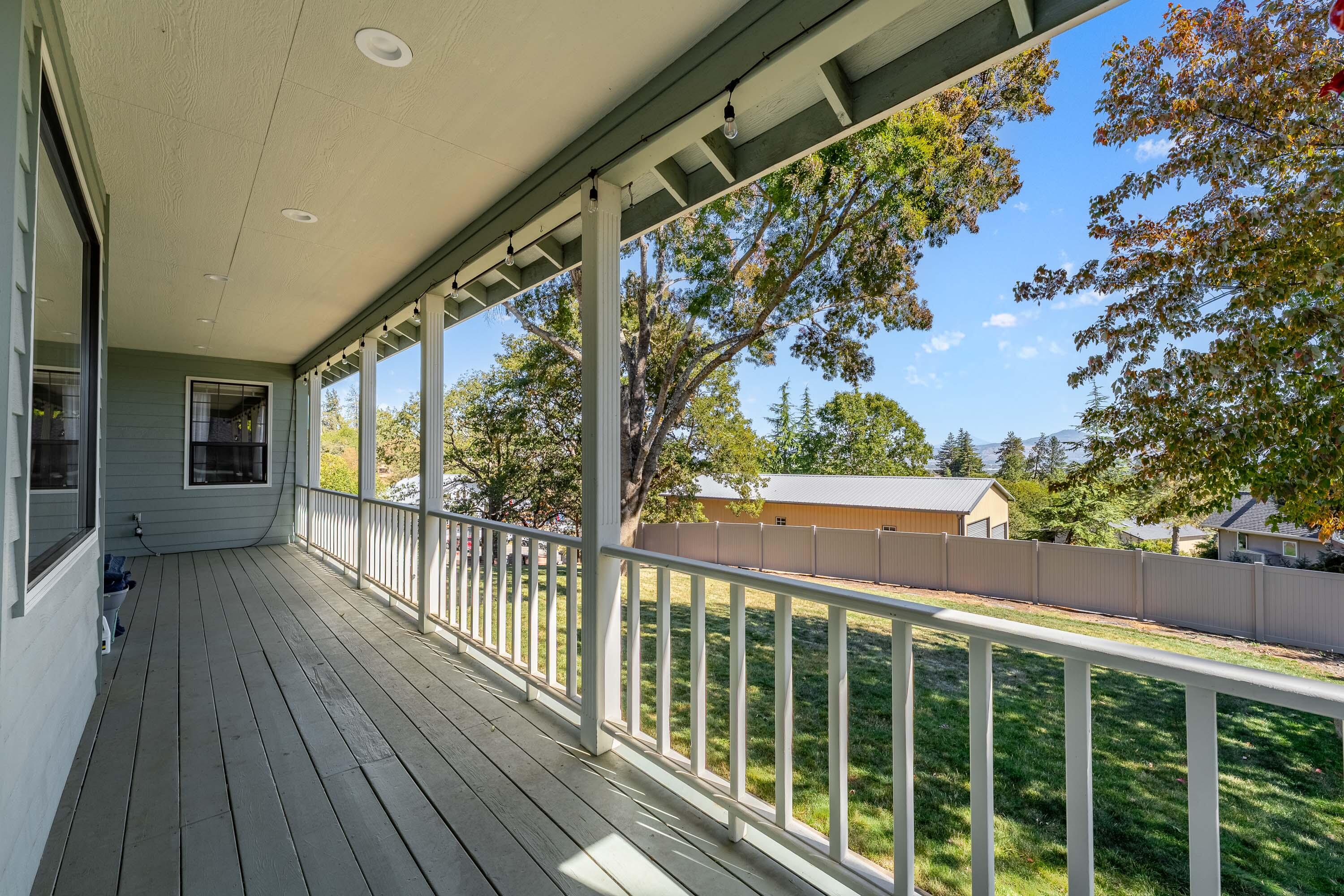 Central Point, Oregon, 97502, United States, 4 Bedrooms Bedrooms, ,3 BathroomsBathrooms,Residential,Active,1959928