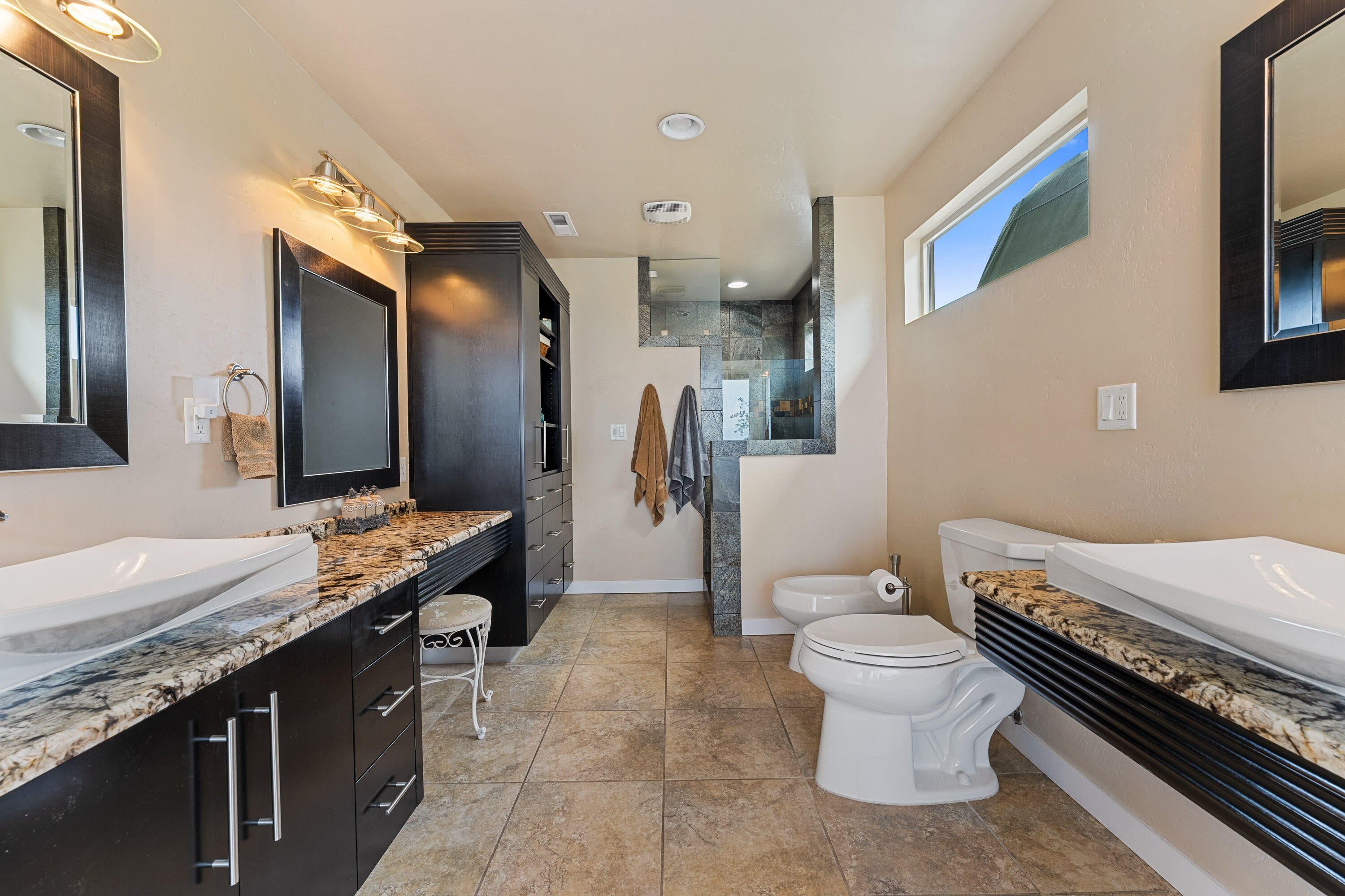 Central Point, Oregon, 97502, United States, 4 Bedrooms Bedrooms, ,4 BathroomsBathrooms,Residential,Active,2006836