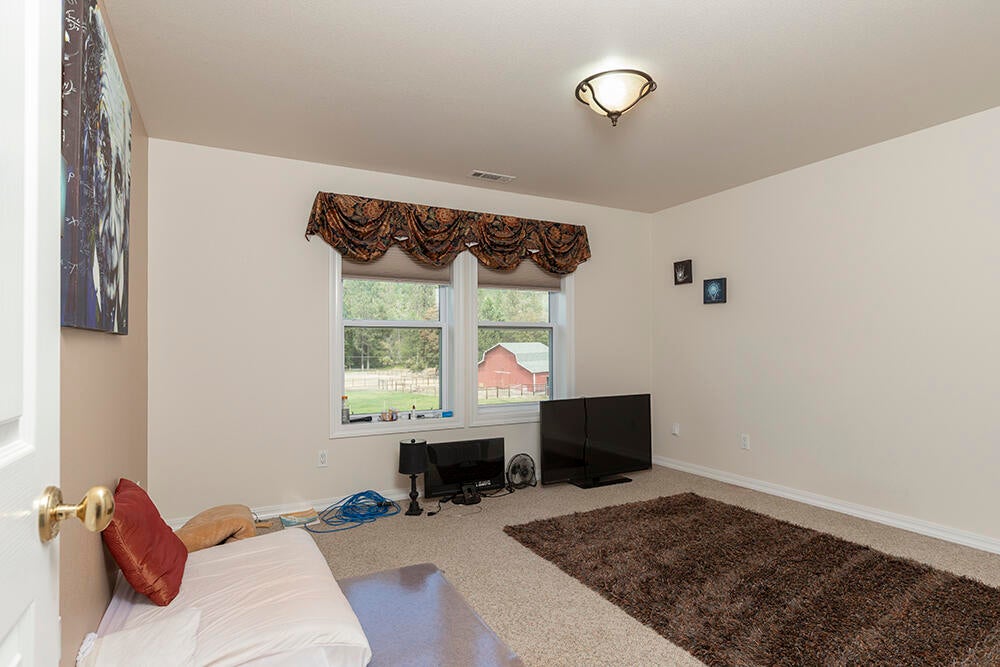 Grants Pass, Oregon, 97527, United States, 4 Bedrooms Bedrooms, ,5 BathroomsBathrooms,Residential,Active,1927646