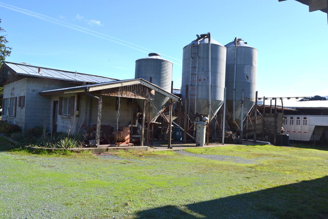 Grants Pass, Oregon, 97526, United States, 4 Bedrooms Bedrooms, ,2 BathroomsBathrooms,Residential,Active,1973303