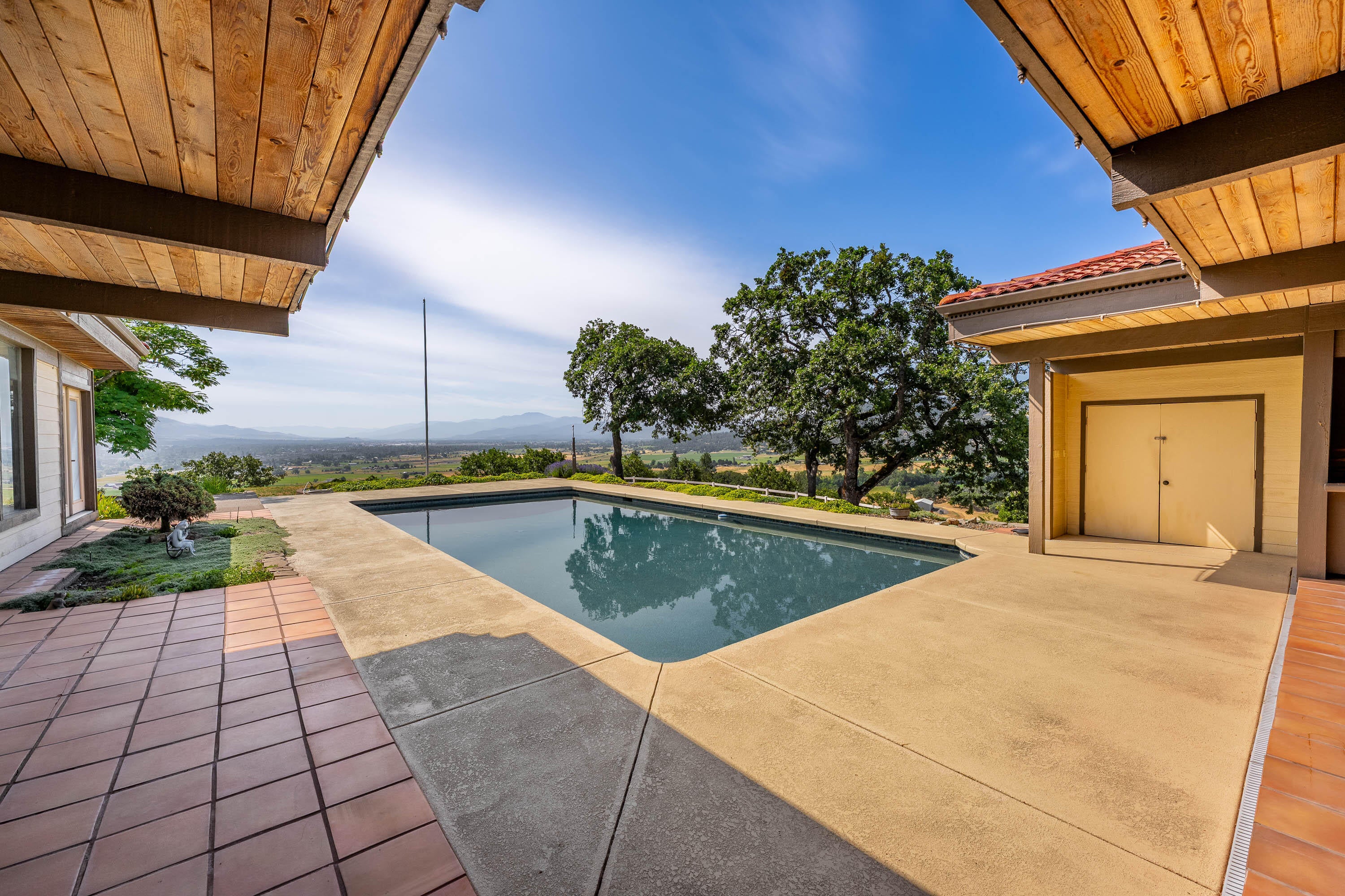 Central Point, Oregon, 97502, United States, 4 Bedrooms Bedrooms, ,4 BathroomsBathrooms,Residential,Active,2006836