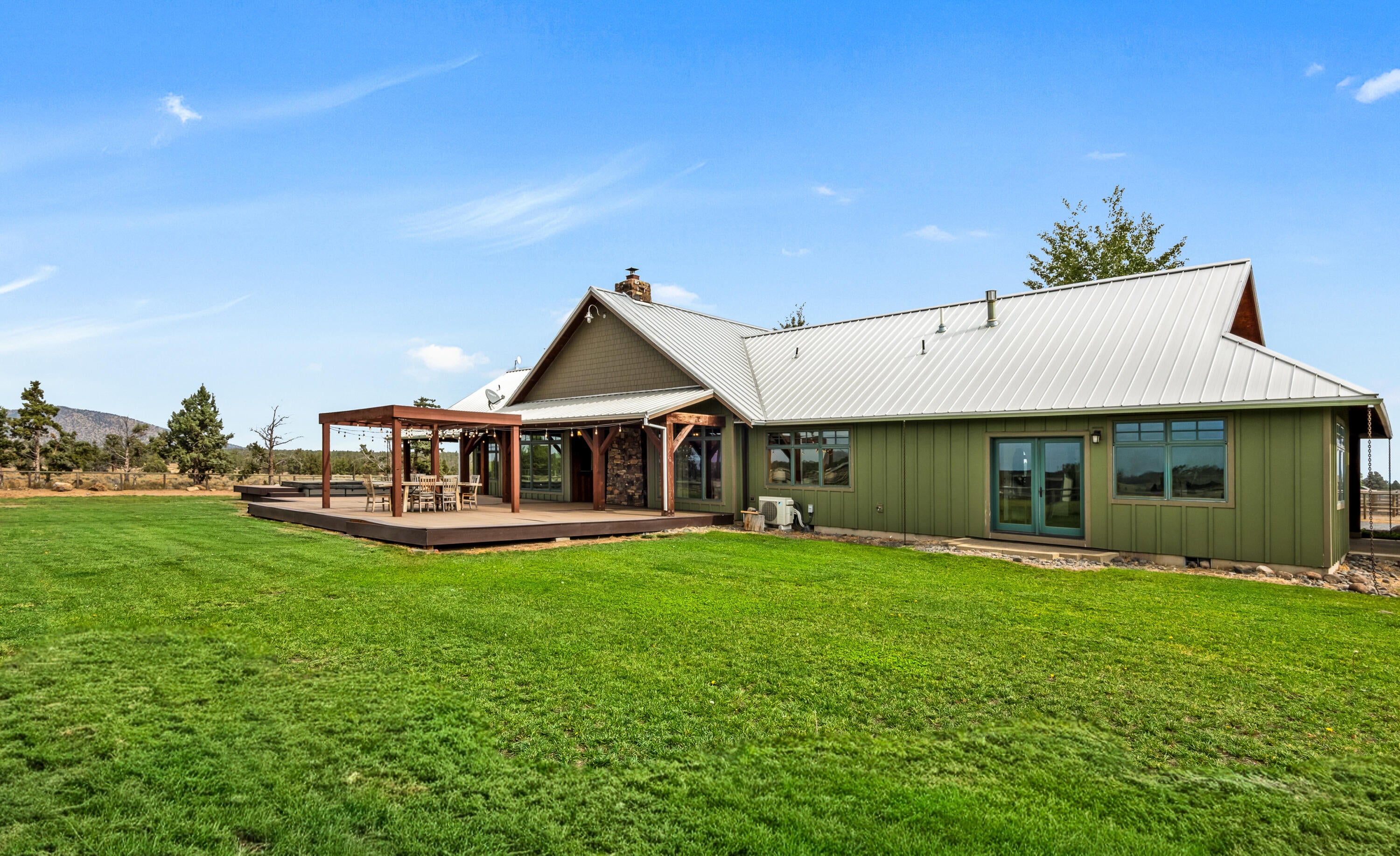 Bend, Oregon, 97703, United States, 3 Bedrooms Bedrooms, ,3 BathroomsBathrooms,Residential,Active,1953693