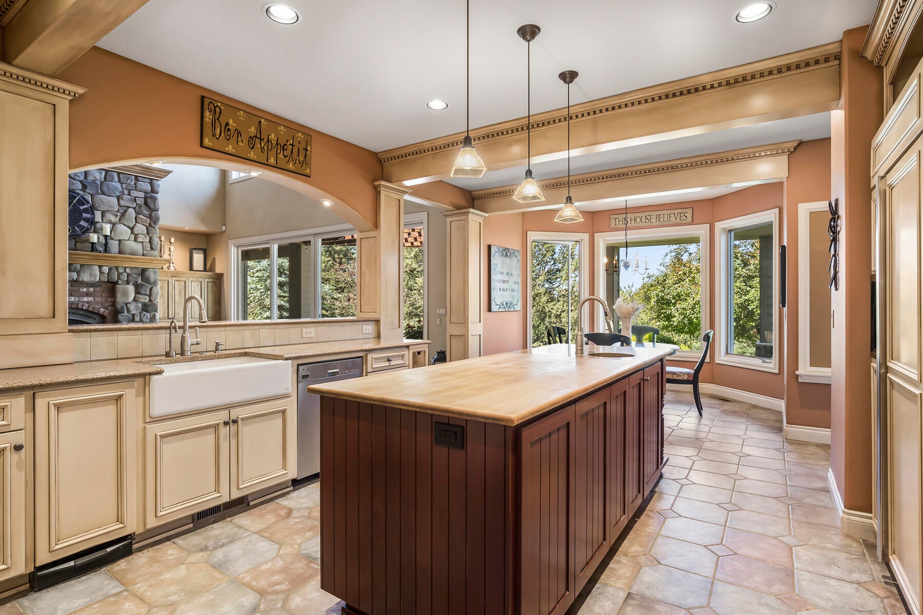 Bend, Oregon, 97702, United States, ,6 BathroomsBathrooms,Residential,Active,1726978