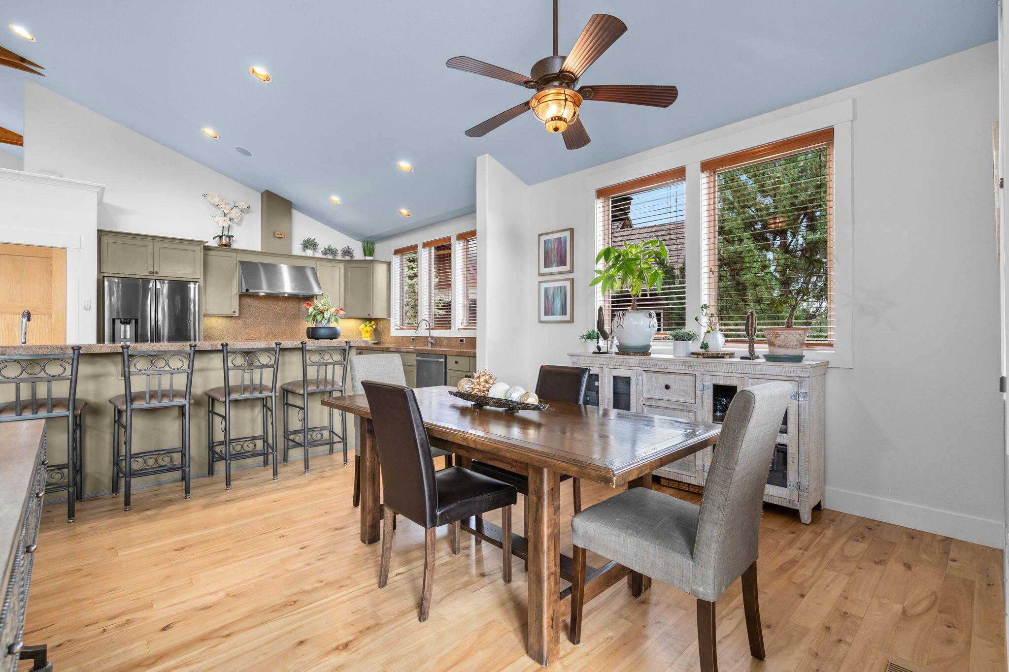 Bend, Oregon, 97702, United States, 4 Bedrooms Bedrooms, ,3 BathroomsBathrooms,Residential,Active,1913968