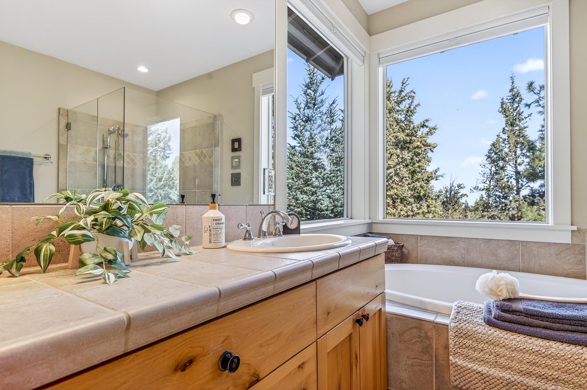 Bend, Oregon, 97703, United States, 3 Bedrooms Bedrooms, ,3 BathroomsBathrooms,Residential,Active,2017476