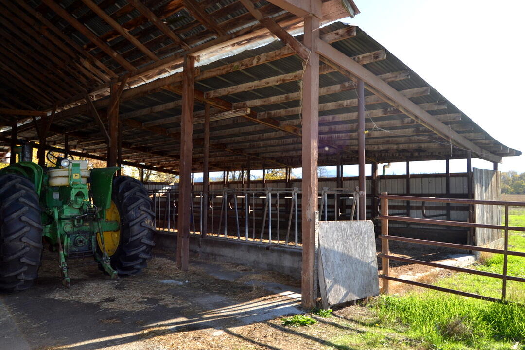 Grants Pass, Oregon, 97526, United States, 4 Bedrooms Bedrooms, ,2 BathroomsBathrooms,Residential,Active,1973303