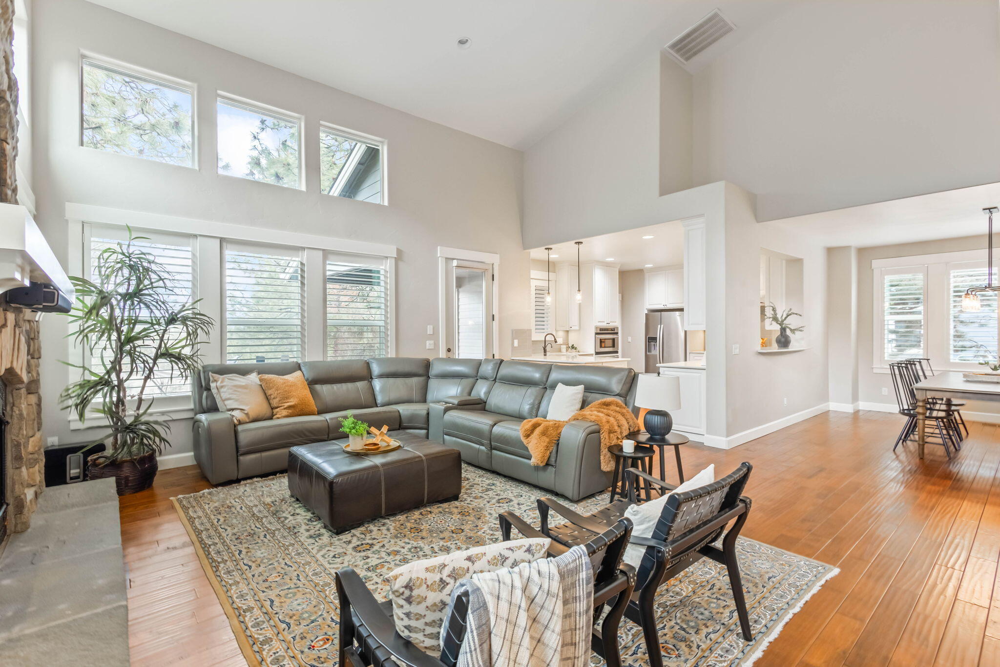 Bend, Oregon, 97702, United States, 4 Bedrooms Bedrooms, ,5 BathroomsBathrooms,Residential,Active,1726847