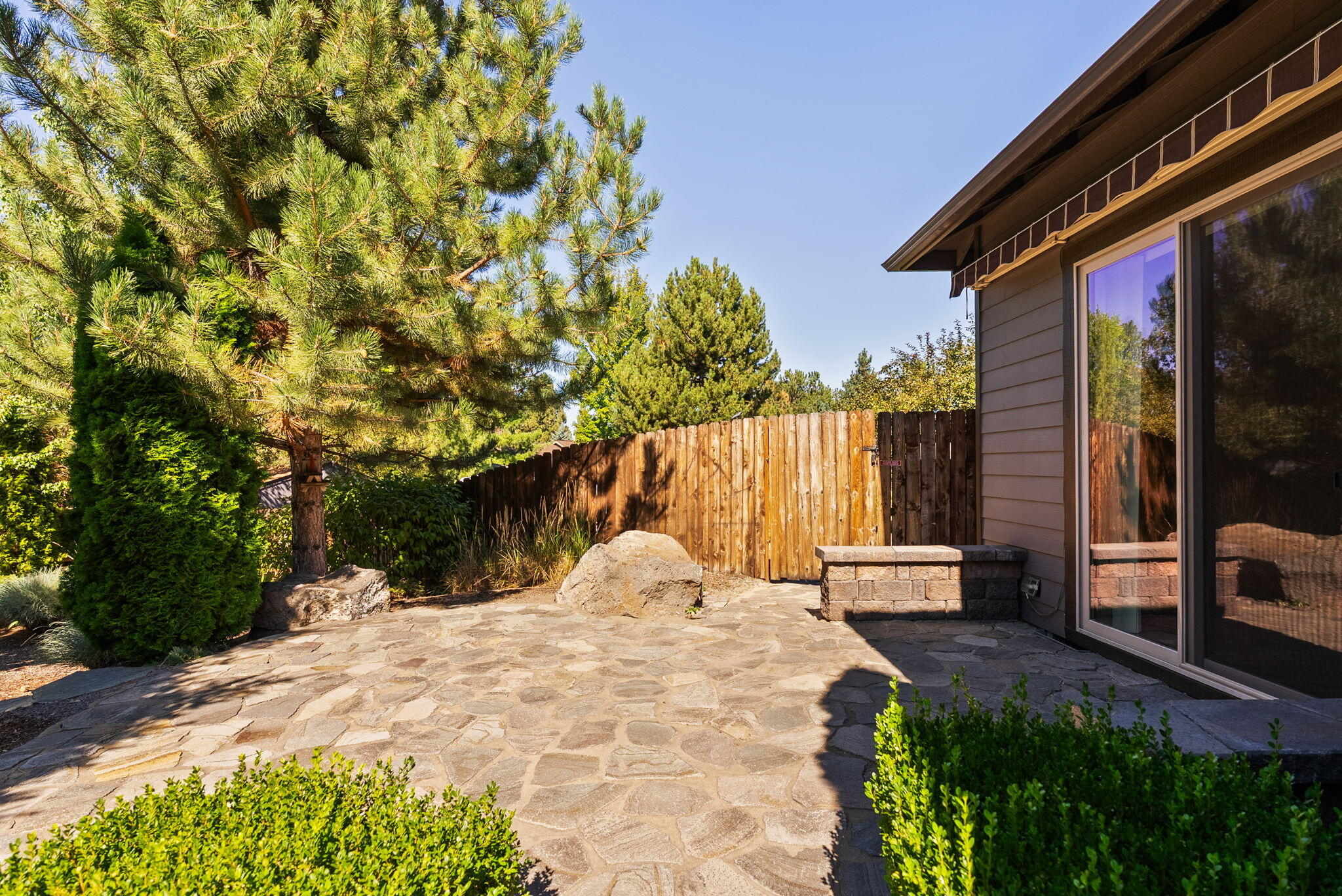 Bend, Oregon, 97702, United States, 3 Bedrooms Bedrooms, ,4 BathroomsBathrooms,Residential,Active,1952481