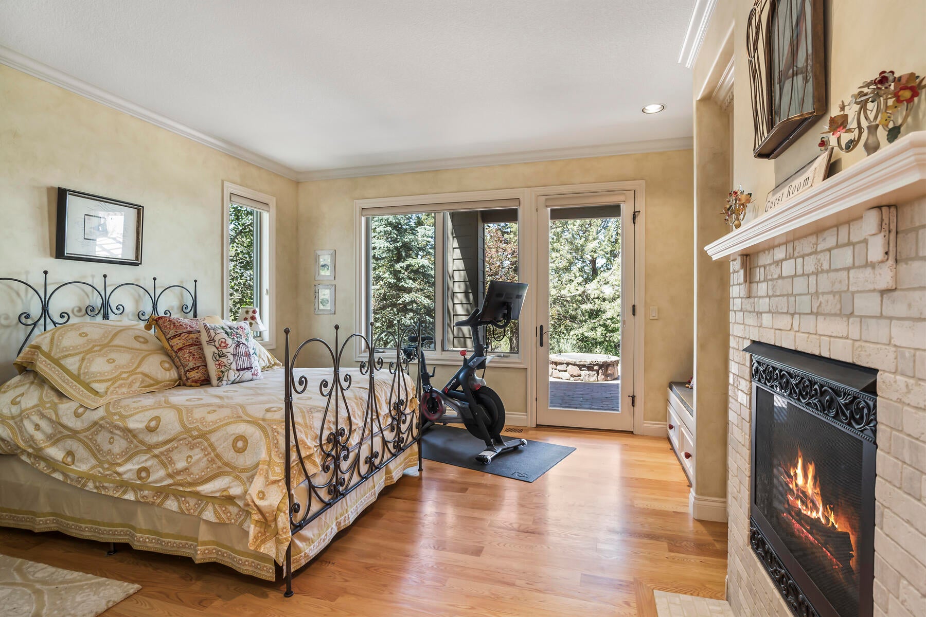 Bend, Oregon, 97702, United States, ,6 BathroomsBathrooms,Residential,Active,1726978