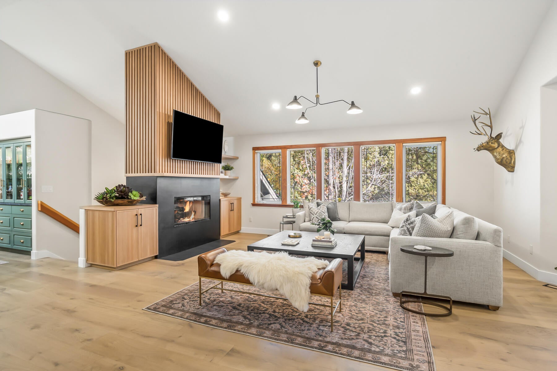 Bend, Oregon, 97703, United States, 5 Bedrooms Bedrooms, ,3 BathroomsBathrooms,Residential,Active,1972188