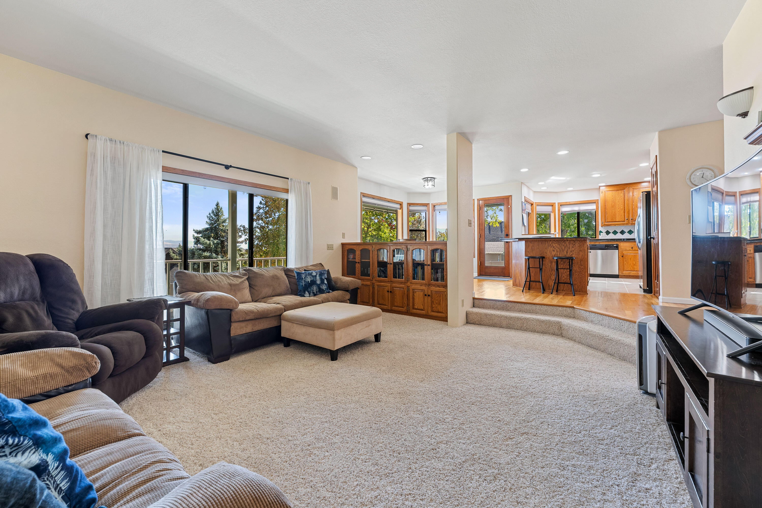 Central Point, Oregon, 97502, United States, 4 Bedrooms Bedrooms, ,3 BathroomsBathrooms,Residential,Active,1959928