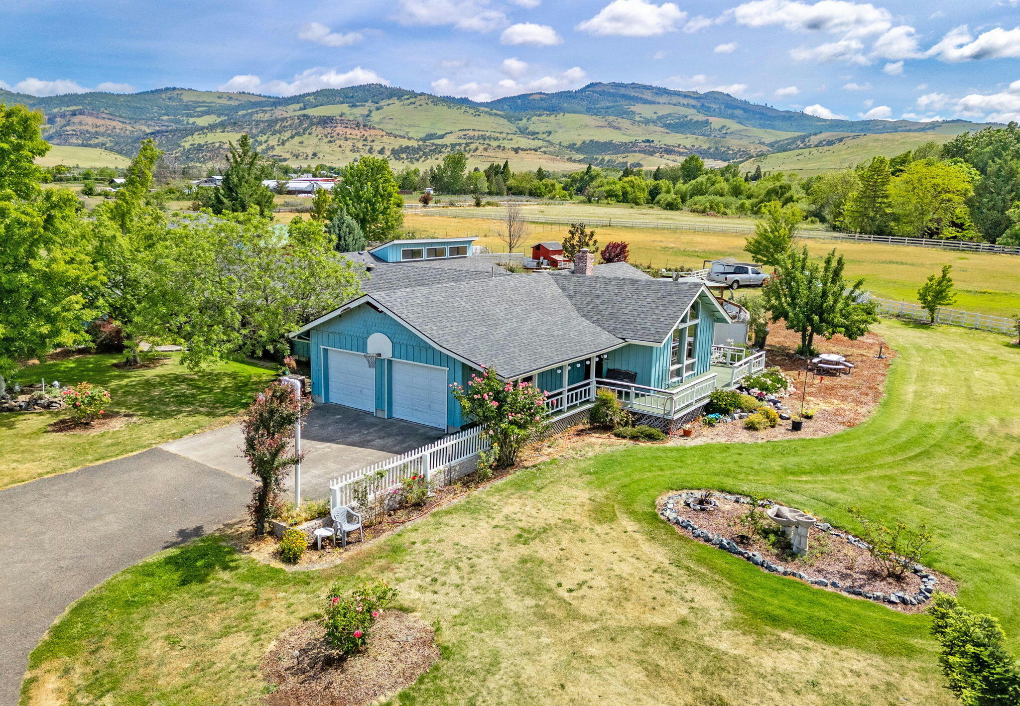 Ashland, Oregon, 97520, United States, 4 Bedrooms Bedrooms, ,4 BathroomsBathrooms,Residential,Active,1741601