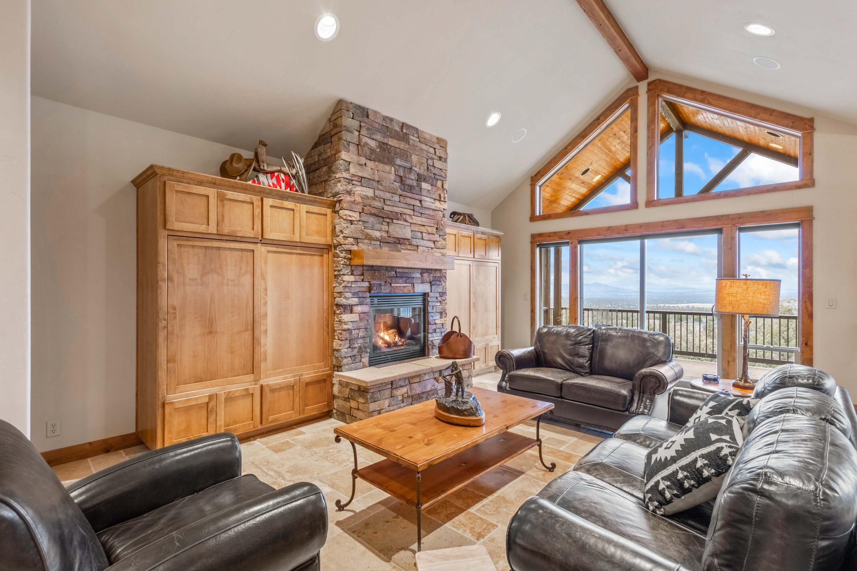 Redmond, Oregon, 97756, United States, 3 Bedrooms Bedrooms, ,4 BathroomsBathrooms,Residential,Active,2002359